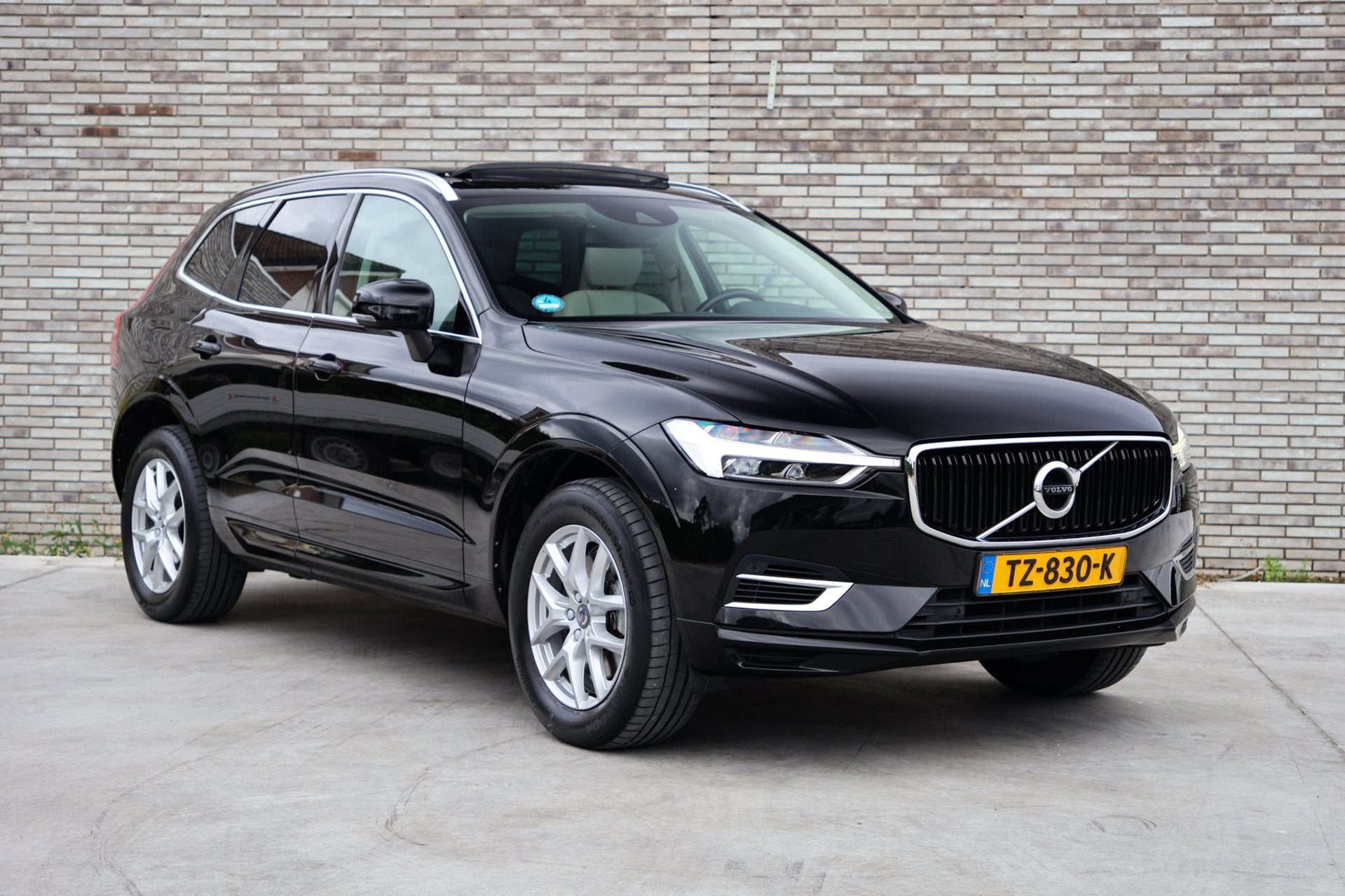 Volvo XC60 2.0 T8 Twin Engine AWD * TREKHAAK * PANORAMA DAK, Auto's, Volvo, Automaat, Gebruikt, 1969 cc, Bedrijf