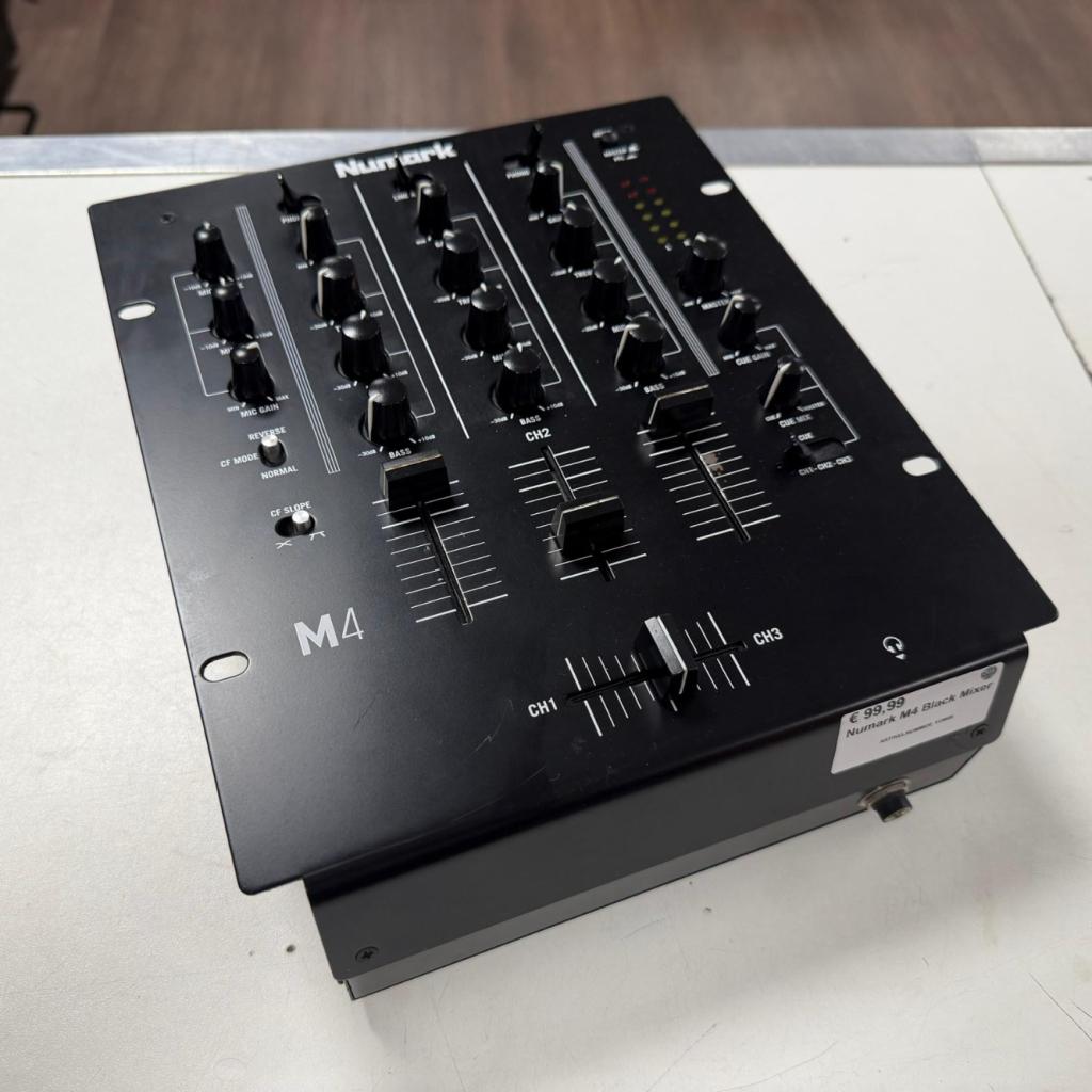 Numark M4 Black Mixer, Muziek en Instrumenten, Dj-sets en Draaitafels, Numark, Zo goed als nieuw, Support@numark.com, Numark Industries
200 Scenic View Drive
Cumberland, RI 02864-1813
USA