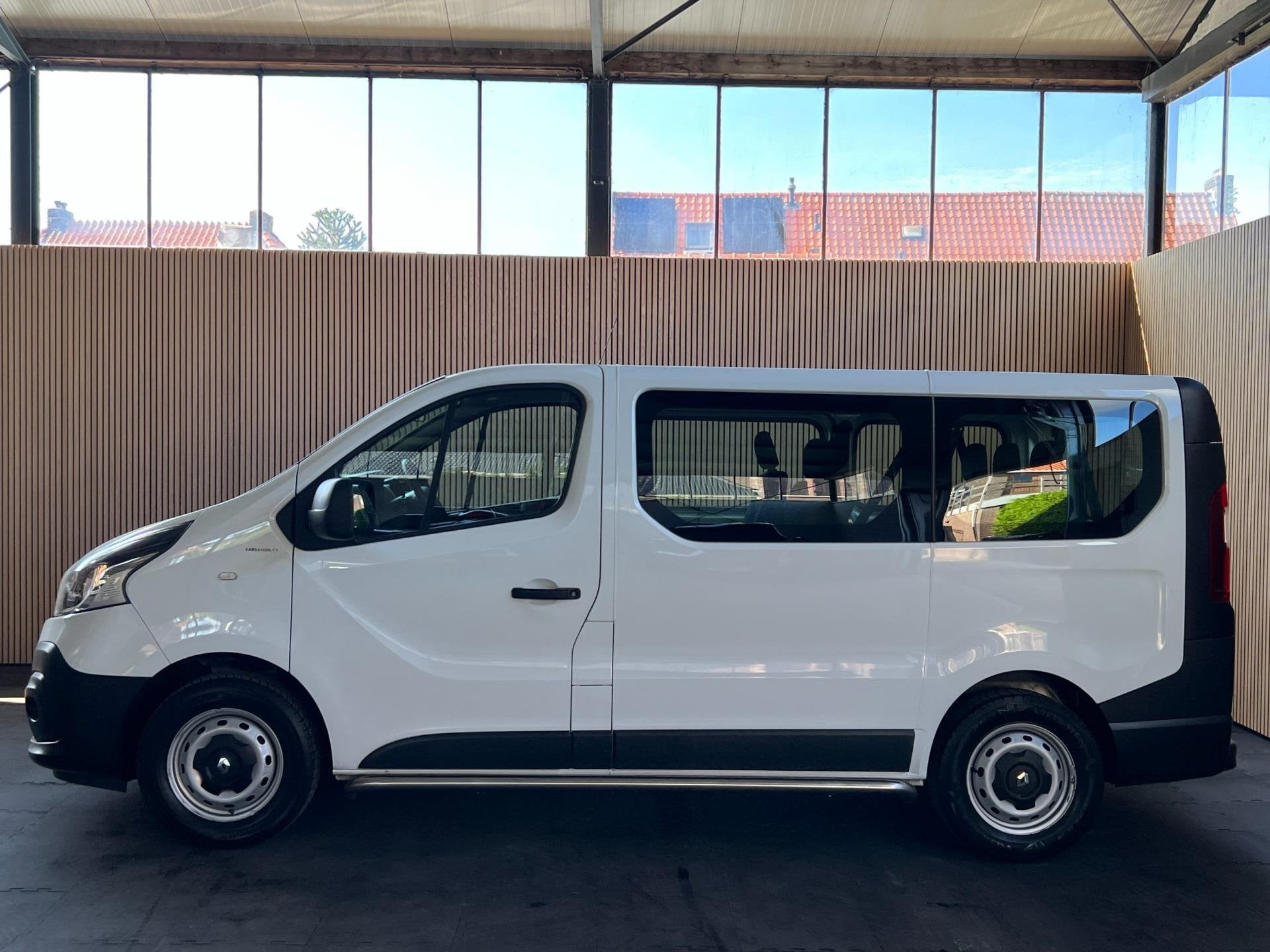 Renault Trafic Passenger 8-persoons – ideaal voor taxi –, Voorwielaandrijving, Stof, Gebruikt, 2000 kg