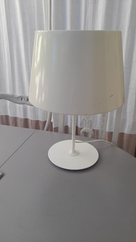 Witte tafellamp met bijzondere kap, Ophalen of Verzenden, Gebruikt, Metaal