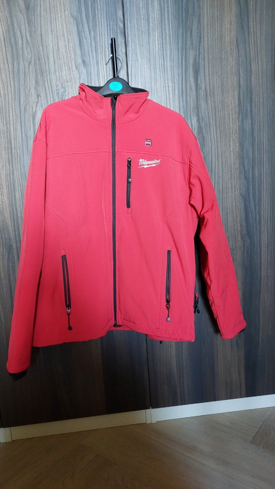 Milwaukee M12 Verwarmde Jas - Rood, Overige maten, Ophalen of Verzenden, Milwaukee, Gedragen
