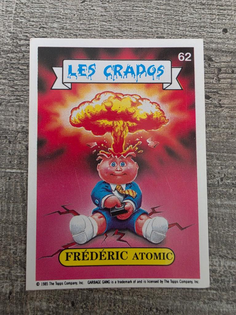 Franse Garbage Pail Kids Adam Bomb 1985, Hobby en Vrije tijd, Stickers en Plaatjes, Ophalen of Verzenden, Plaatje