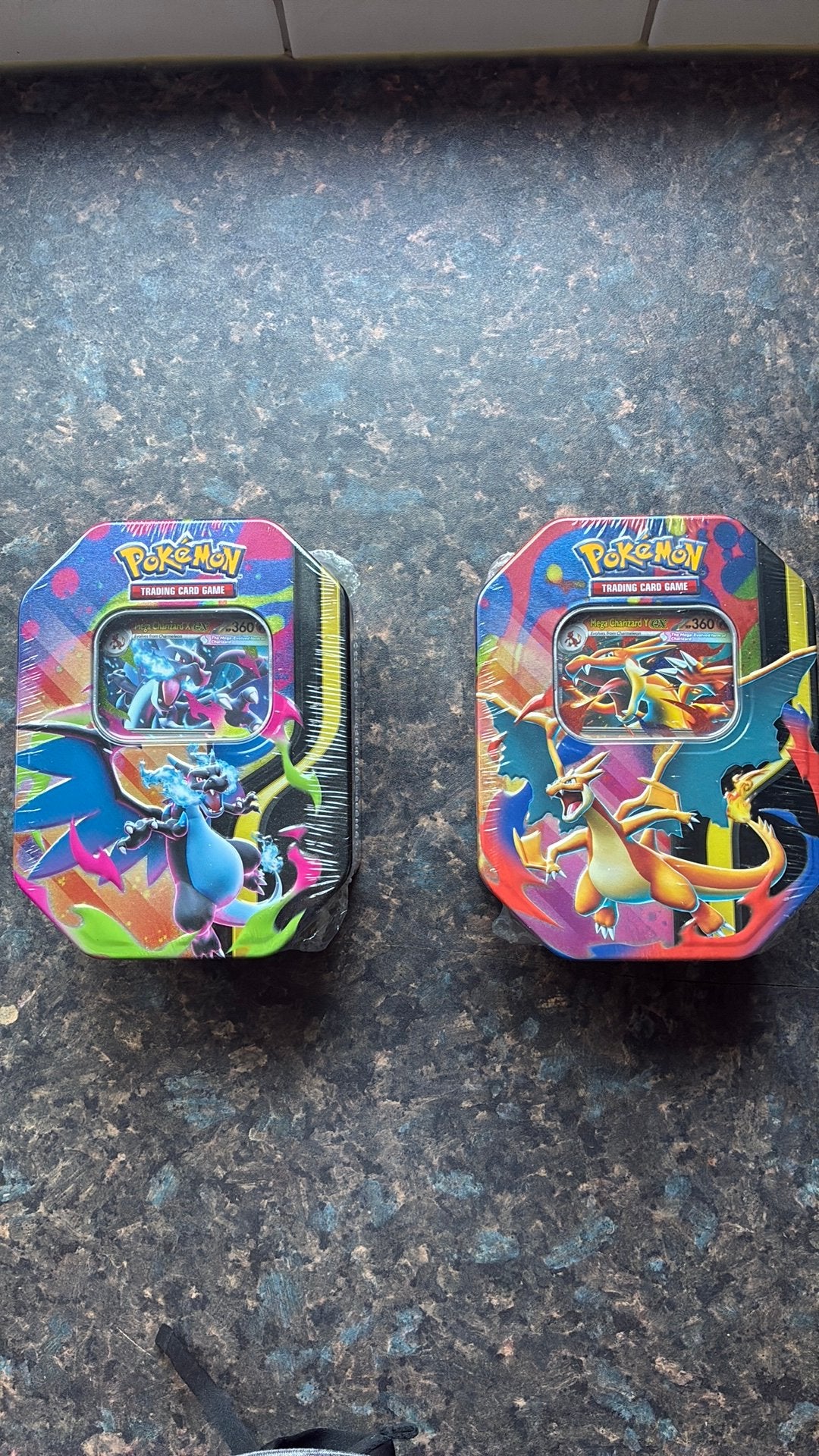2x Pokemon SEALED Mega Charizard Tins, Hobby en Vrije tijd, Verzamelkaartspellen | Pokémon, Verzenden, Nieuw, Boosterbox, Foil