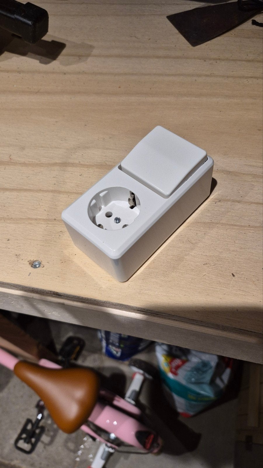 Wandcontactdoos met lichtschakelaar, Doe-het-zelf en Verbouw, Ophalen, Gebruikt, Jung, Schakelaar