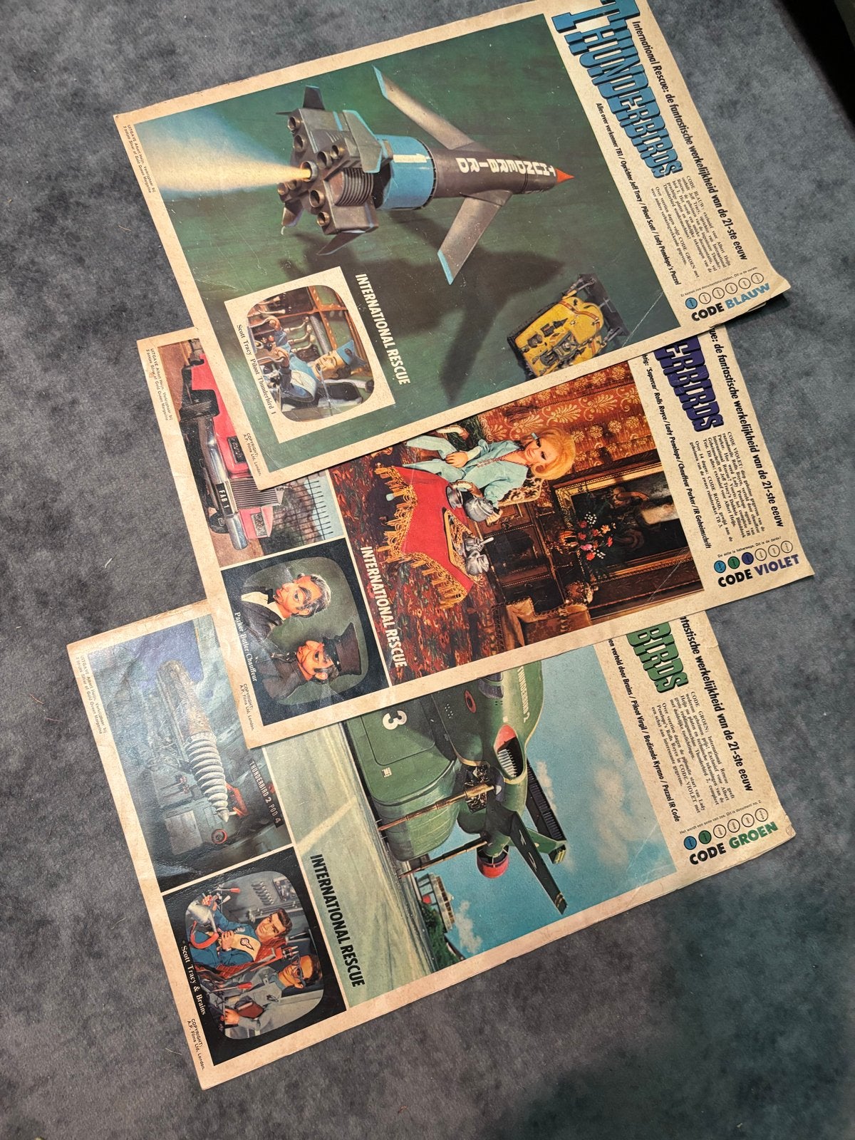 Vintage Thunderbirds International Rescue Posters (3 stuks), Ophalen of Verzenden, Gebruikt, Tv, Poster