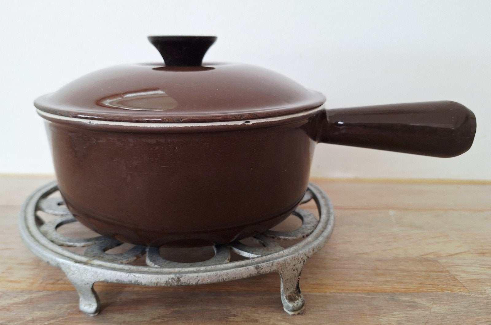 Le Creuset #18 Sauspan Bruin Emaille Gietijzer met Deksel, Ophalen of Verzenden, Gebruikt, Gietijzer