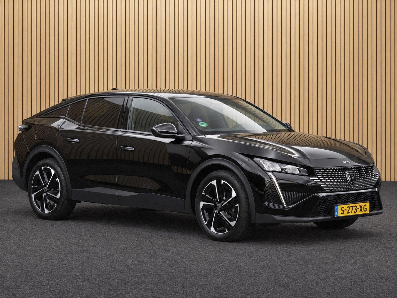 Peugeot 408 1.2T Allure Pack 130 EAT8 Automaat | Camera/Navi, Auto's, Gebruikt, 1367 kg, 1199 cc, Zwart