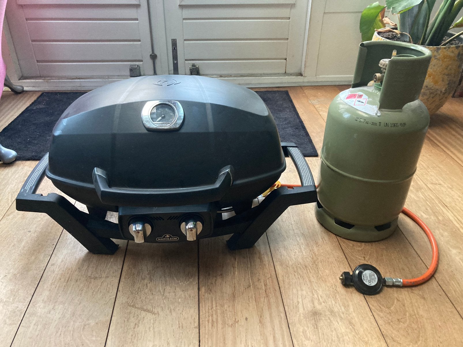Napoleon bbg met gasfles, Tuin en Terras, Gasbarbecues, Ophalen of Verzenden, Zo goed als nieuw