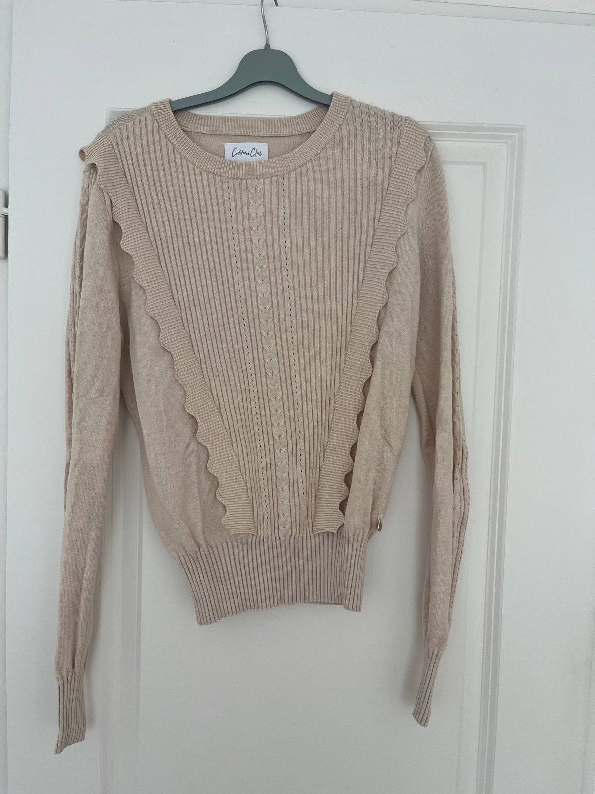 Cotton Club trui S met ruches en kabelpatroon, maat S, Kleding | Dames, Ophalen of Verzenden, Zo goed als nieuw, Maat 36 (S), Beige