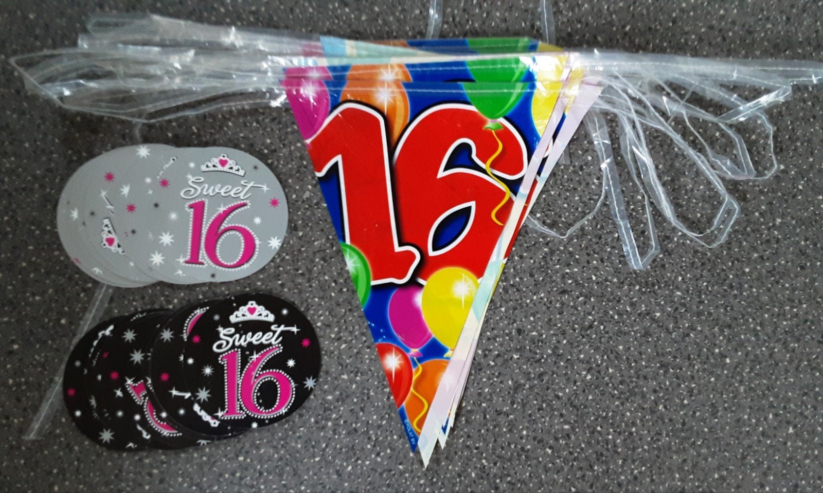Sweet 16 Feestversiering: Slinger, vlaggenlijn, onderzetters, Ophalen of Verzenden, Zo goed als nieuw, Versiering, Verjaardag