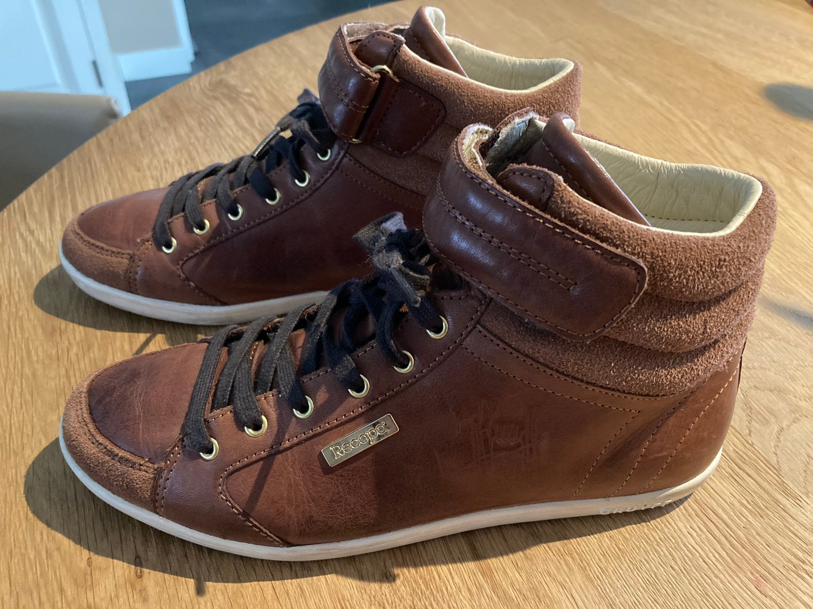 Dames sneakers maat 38 cognac merk Johan Cruijff hoog mod., Ophalen of Verzenden, Zo goed als nieuw, Bruin, Wandelschoenen