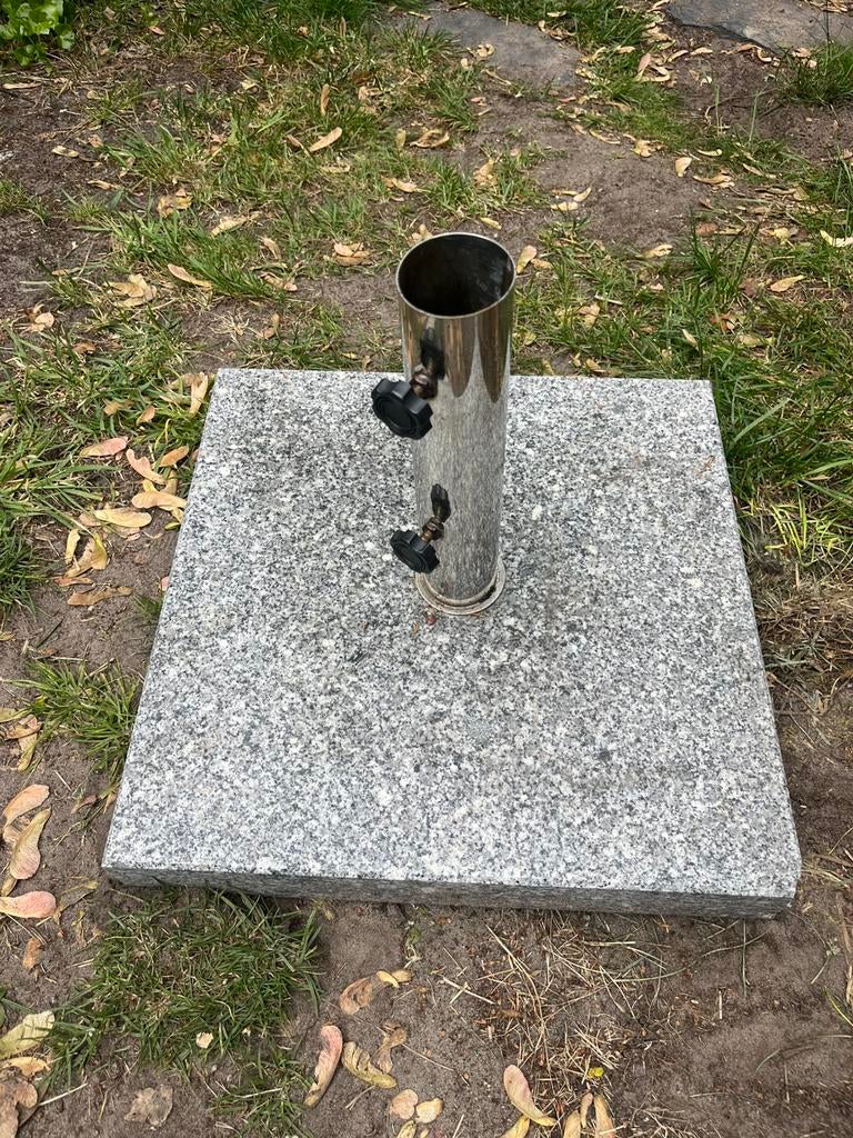 2x parasol voet 45 x 45 cm. €15 per stuk : Prima staat, Tuin en Terras, Parasols, Ophalen, Zo goed als nieuw, Minder dan 1 meter