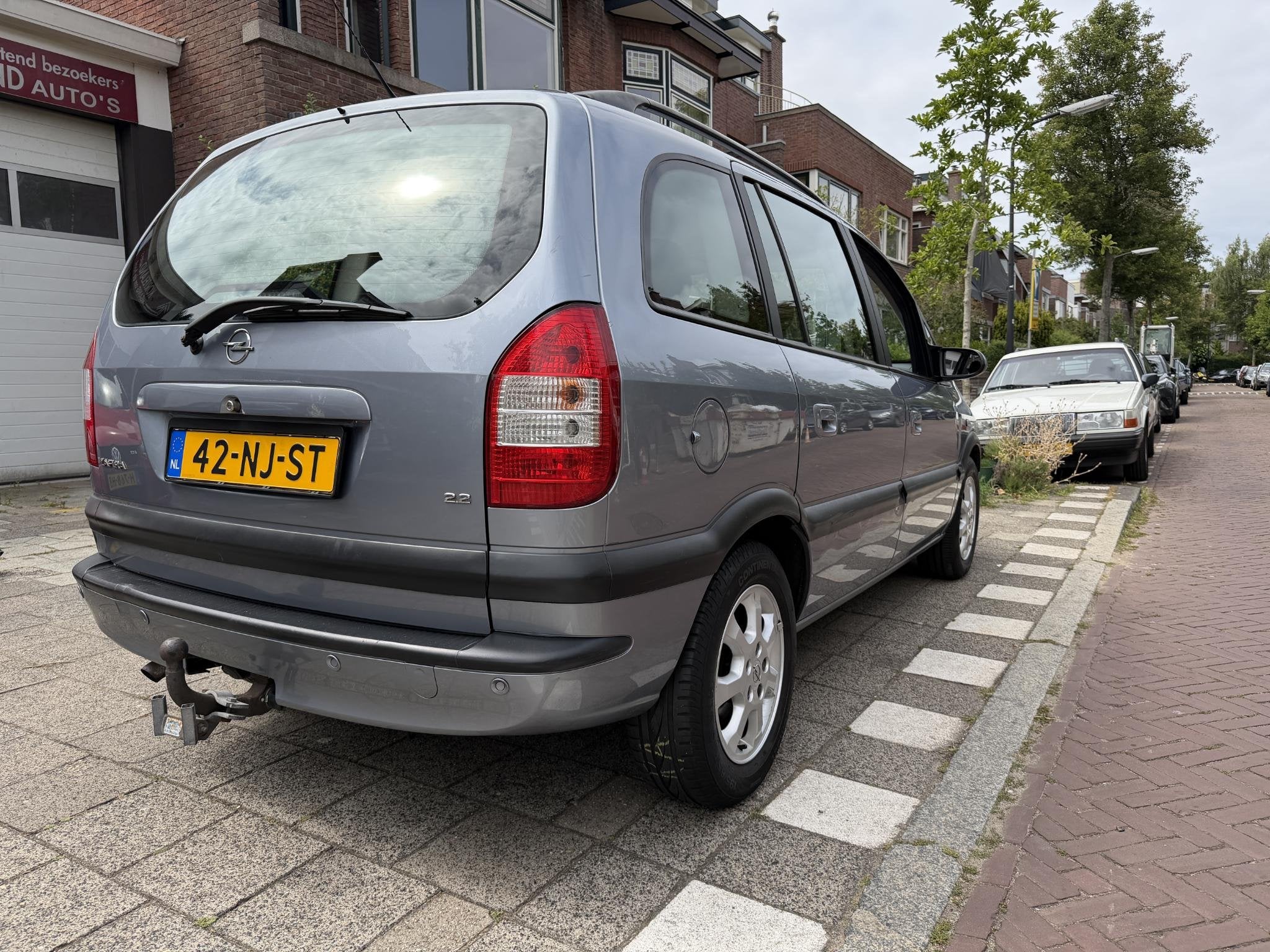 Opel Zafira 2.2-16V Elegance AUTOMAAT TREKHAAK AIRCO, Stof, Gebruikt, 4 cilinders, Met garantie (alle)