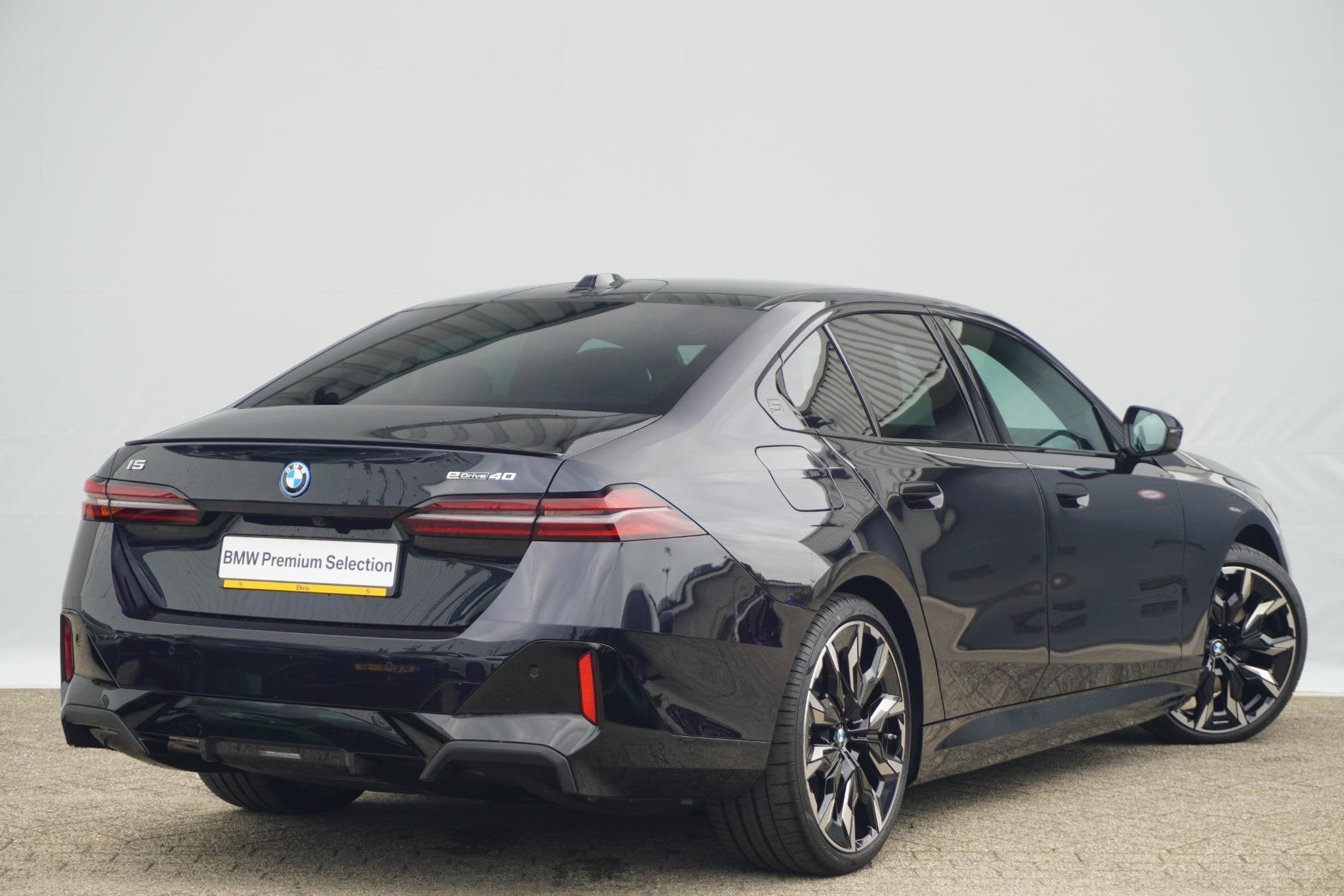 BMW i5 Sedan eDrive40 | M Sportpakket Pro | Panoramadak | Co, 510 min, Met garantie (alle), Sedan, 1500 kg
