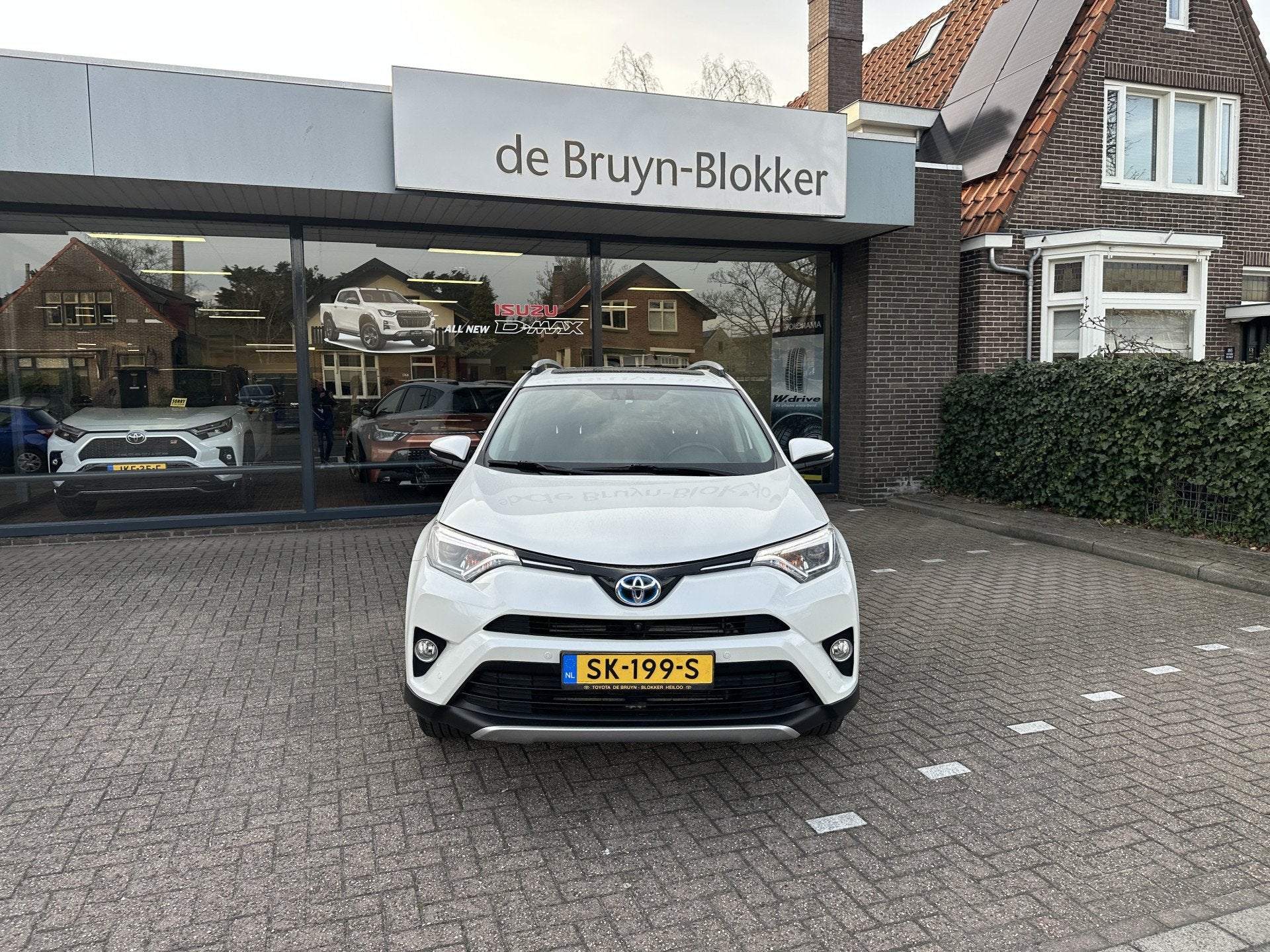 Toyota RAV4 2.5 Hybrid AWD Executive Business trekhaak / sch, Auto's, 12 maanden, Gebruikt, 1650 kg, Wit