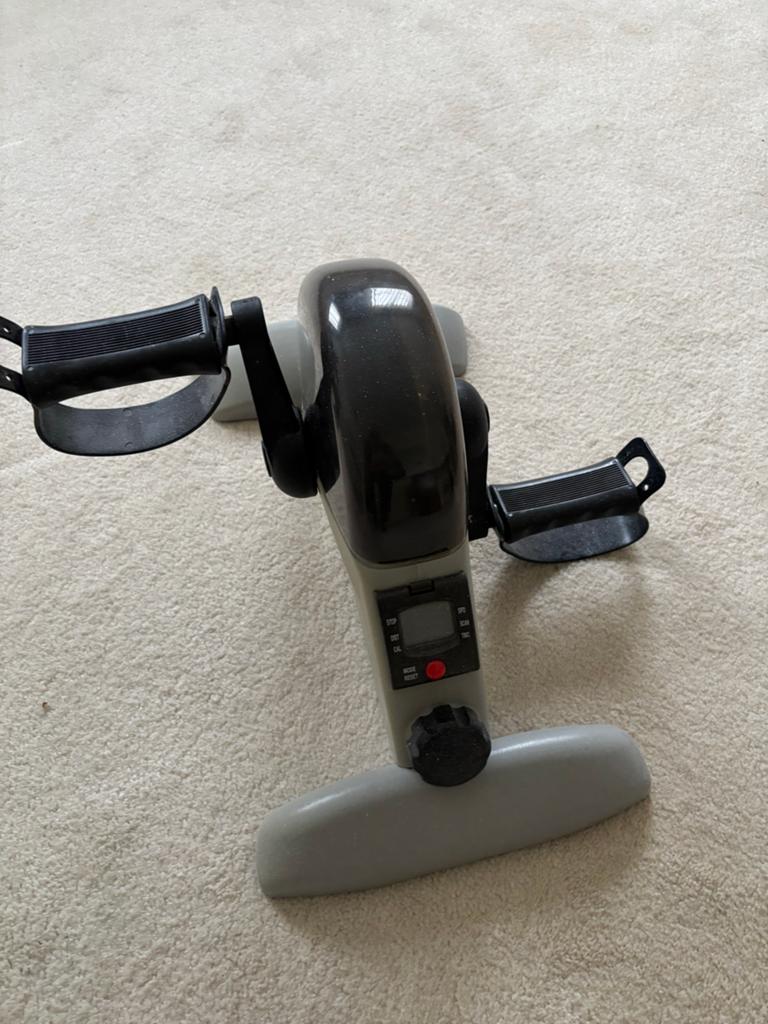 Compacte Hometrainer - Train je benen overal!, Ophalen, Kunststof, Gebruikt, Benen
