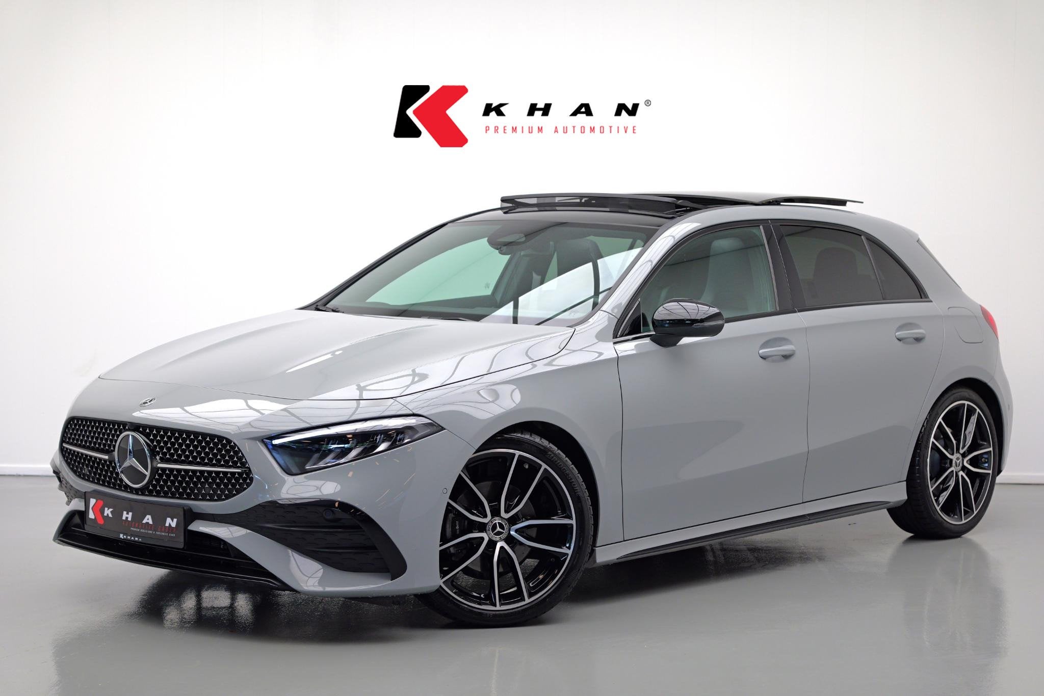 Mercedes-Benz A-klasse A200 AMG Line |Pano|AlpineGrau|Ambien, Auto's, Gebruikt, 4 cilinders, Bedrijf, Zilver of Grijs