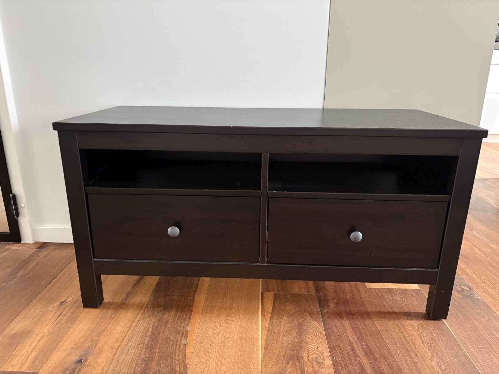 Zwartbruin TV-meubel Hemnes Ikea, Ophalen, Gebruikt, 100 tot 150 cm, Minder dan 100 cm