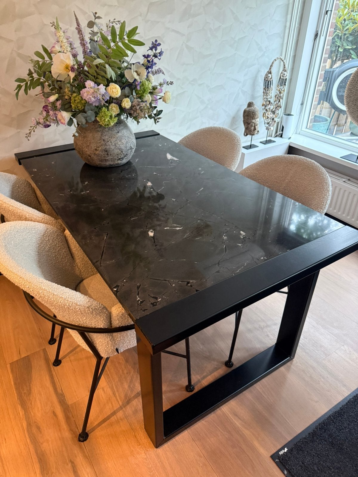 Zeer nette eettafel  natuur steen en 4 nette stoelen, Zo goed als nieuw, 150 tot 200 cm, Rechthoekig, 50 tot 100 cm