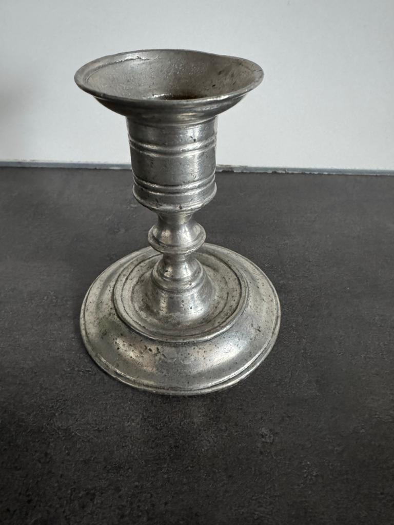 Antieke tinnen kandelaar - 95% tin, Antiek en Kunst, Antiek | Kandelaars, Ophalen of Verzenden, Overige materialen