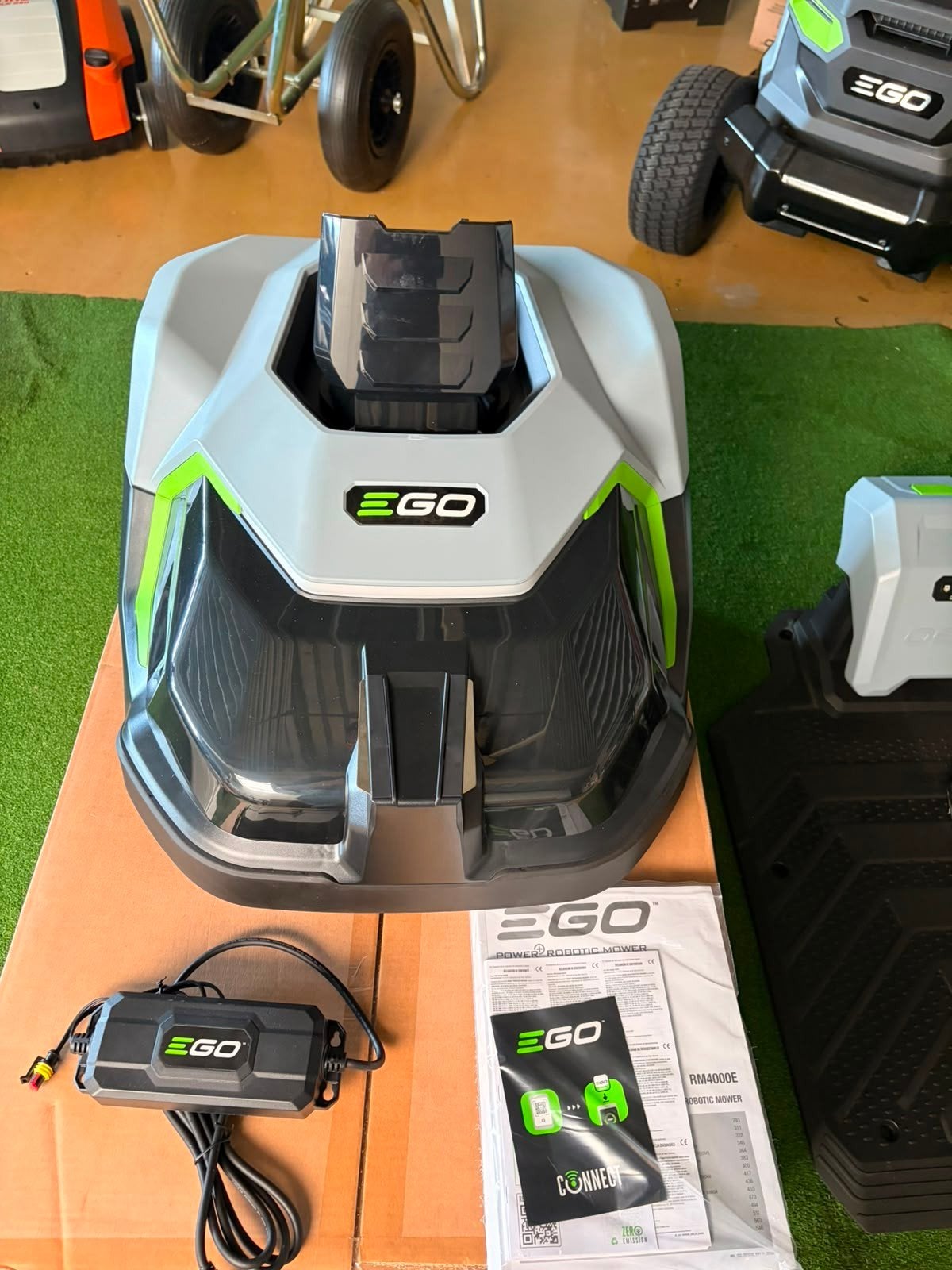 Nieuwe EGO Robotmaaier RM4000E - Efficiënt en Slim Maaien, Ophalen, Nieuw, EGO, Met regensensor