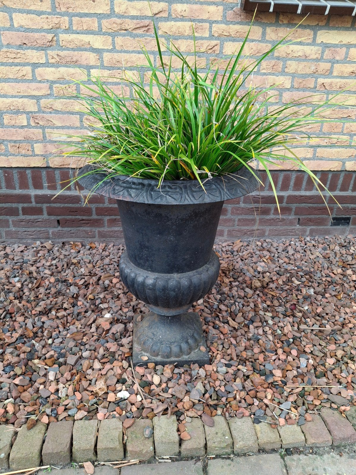 2 gietijzeren vazen bloempotten 65 cm hoog, Ophalen, 40 cm of meer, Rond, Zo goed als nieuw