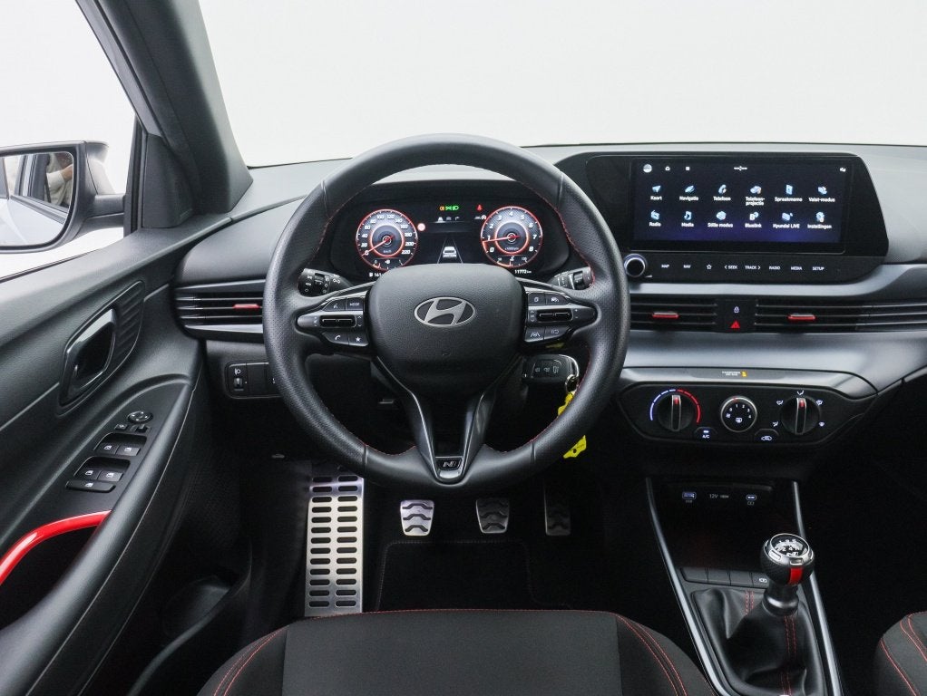 Hyundai i20 1.2 N Line | Private lease 429 p.m. (bj 2025), Auto's, Voorwielaandrijving, Gebruikt, Zwart, 4 cilinders