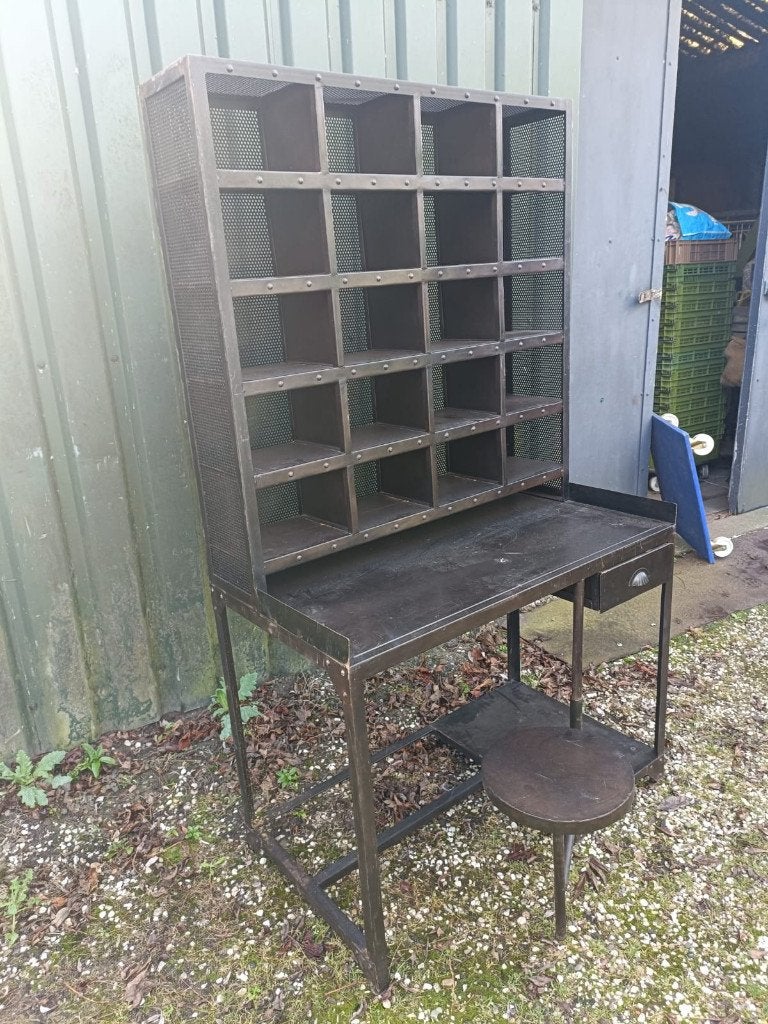 oude metalen post sorteervakken kast, Ophalen