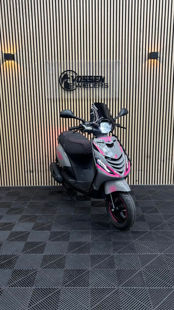 Piaggio Zip| Nardo Grey & Pink | 3200km | Full | E4, Fietsen en Brommers, Scooters | Piaggio, Maximaal 45 km/u, Zip, Ophalen of Verzenden