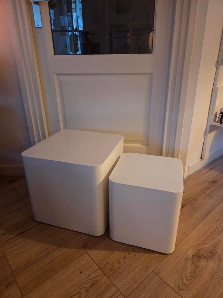 Set van 2 Witte Hoogglans Kubus Bijzettafels, Huis en Inrichting, Tafels | Bijzettafels, Ophalen, Rechthoekig, Minder dan 55 cm
