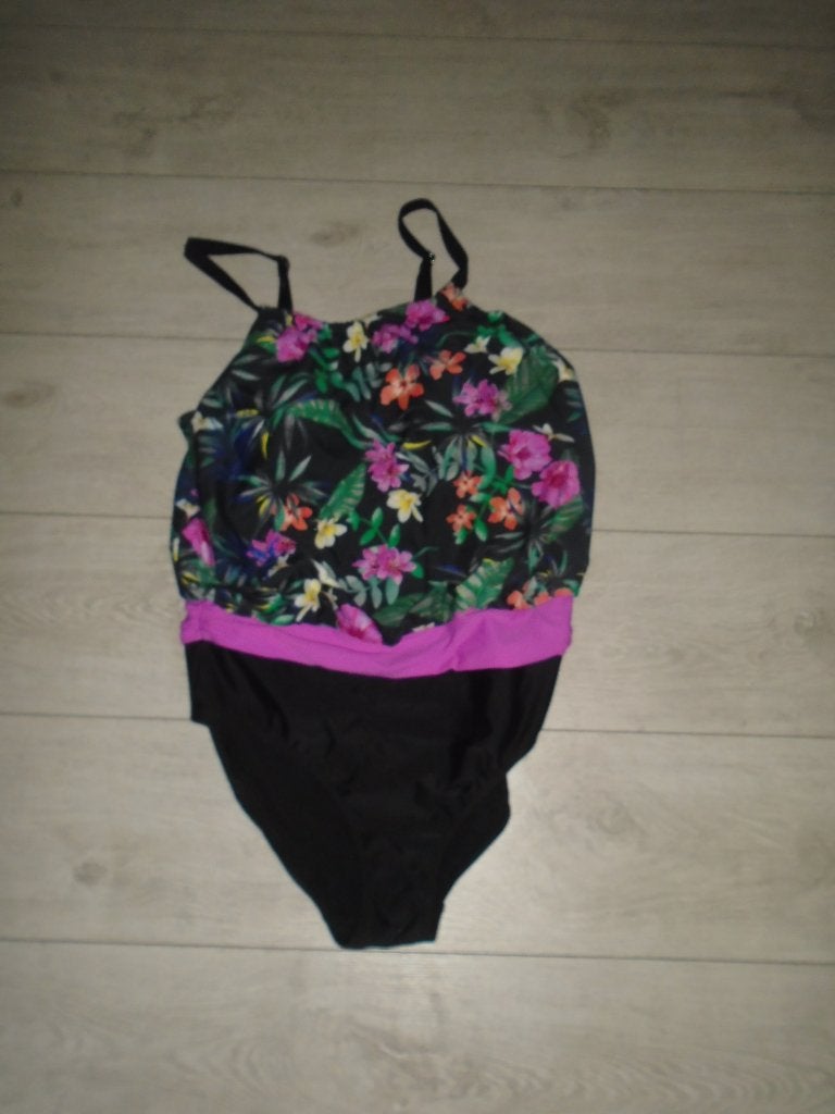 bpc Zwart/Gebloemd Corrigeerde badpak maat 42 met Cups, Kleding | Dames, Badmode en Zwemkleding, Verzenden, Zwart, Badpak, Zo goed als nieuw