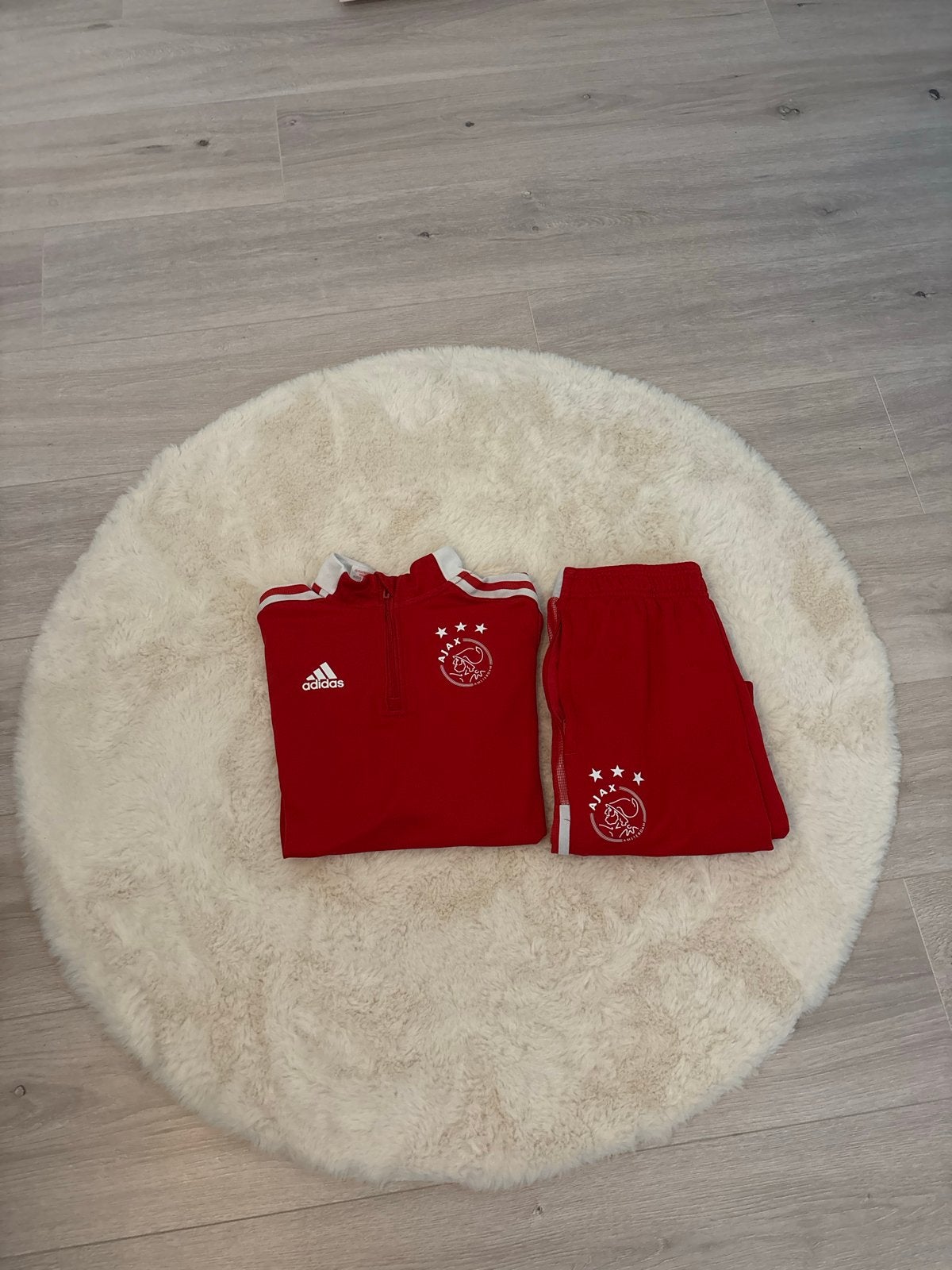 Adidas Ajax trainingspak rood - maat 11-12Y/152, Overige typen, Ophalen of Verzenden, Zo goed als nieuw, Maat 34 (XS) of kleiner
