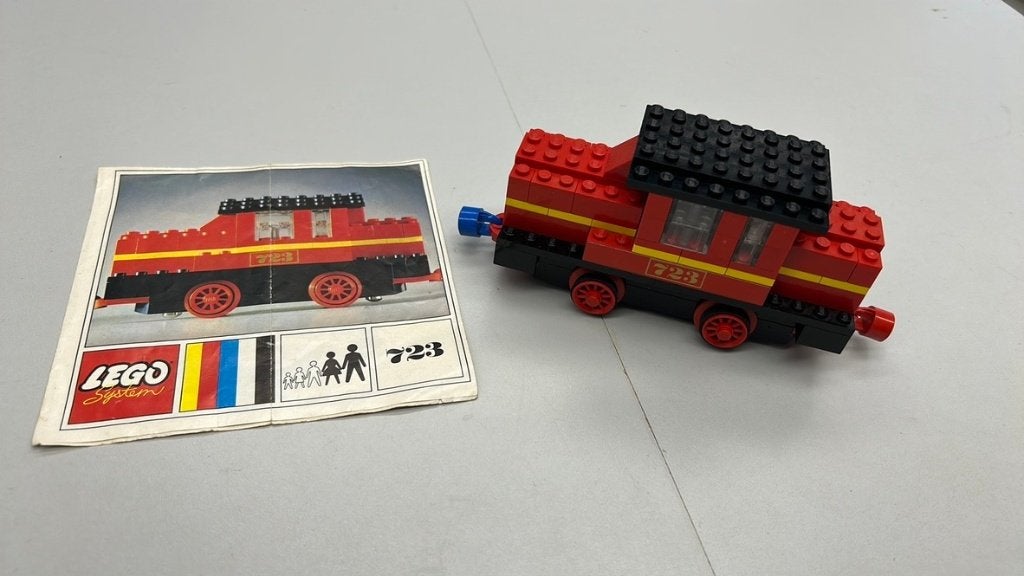 SB2579 Lego trein 723 12v in perfecte staat + boekje, Kinderen en Baby's, Speelgoed | Duplo en Lego, Ophalen of Verzenden, Zo goed als nieuw