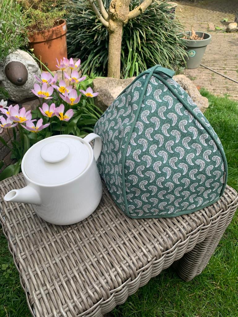 Theepot HEMA met gezellige theemuts van Sostrene Grene, Theepot/fluitketel, Ophalen of Verzenden, Zo goed als nieuw, Steen/keramiek