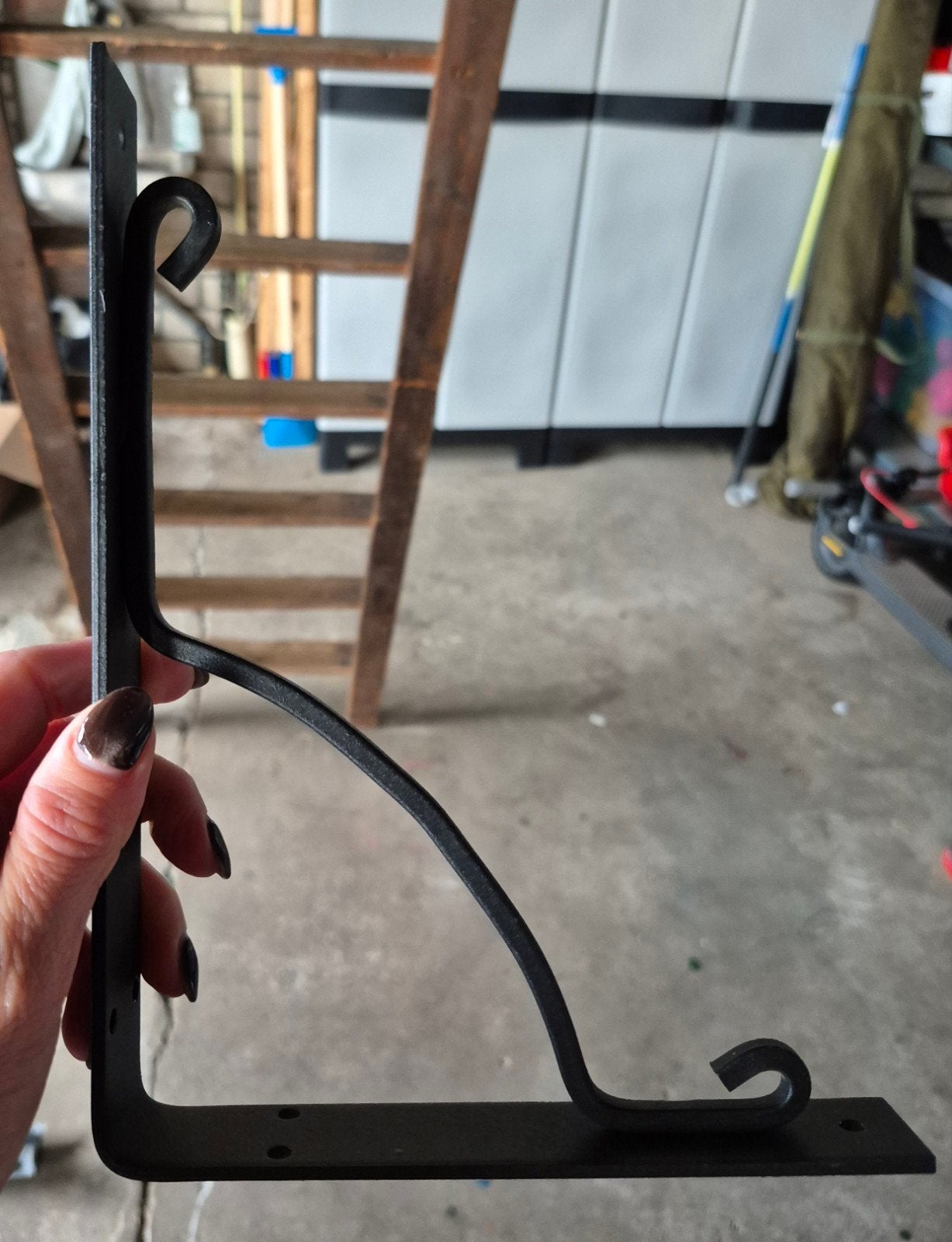 Decoratieve Zwarte Metalen Plankdrager, Ophalen of Verzenden, Zo goed als nieuw