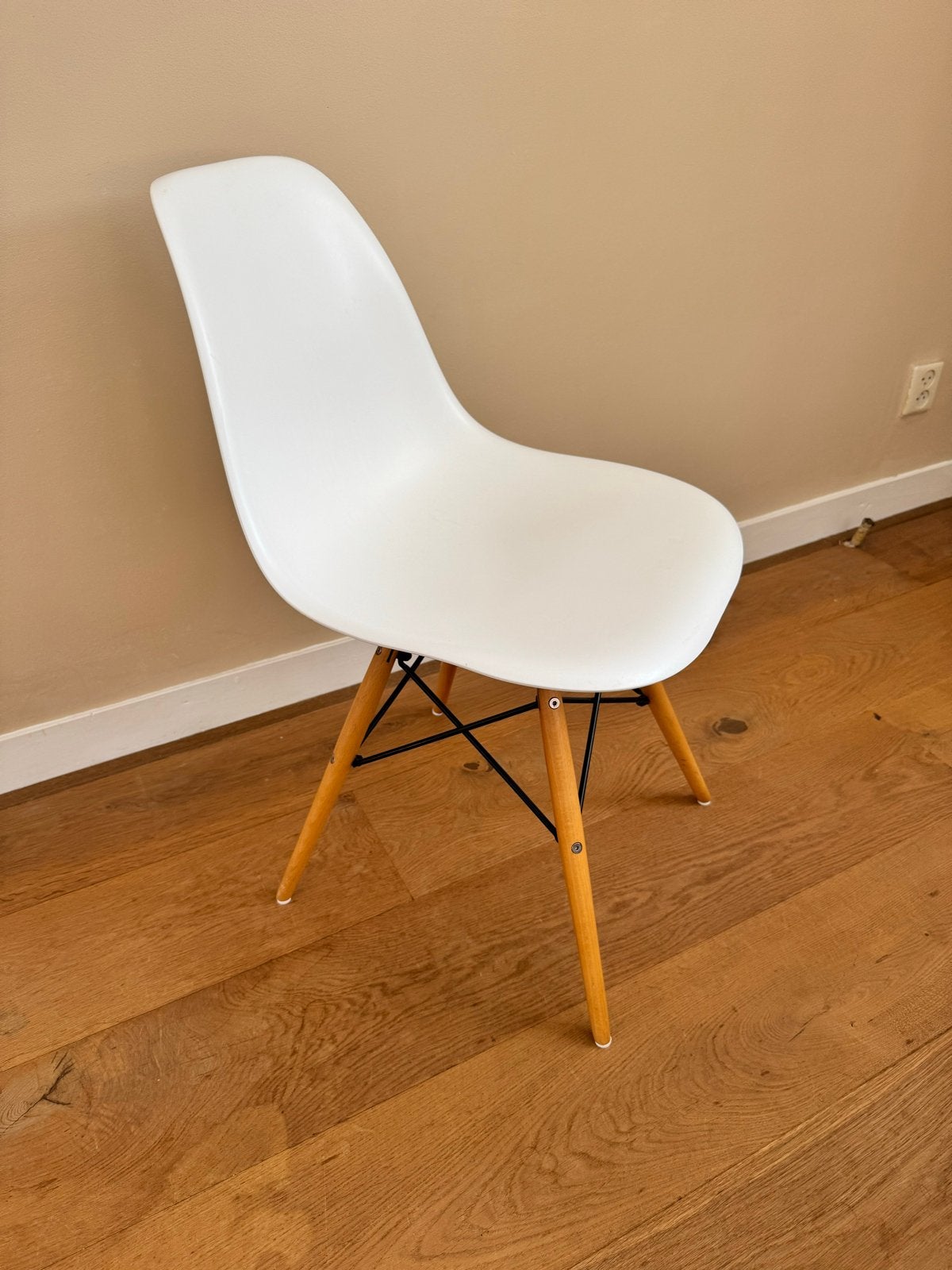Vitra Eames DSW Replica (eetkamer, bureau) stoel, wit, Huis en Inrichting, Ophalen, Gebruikt, Wit, Eén