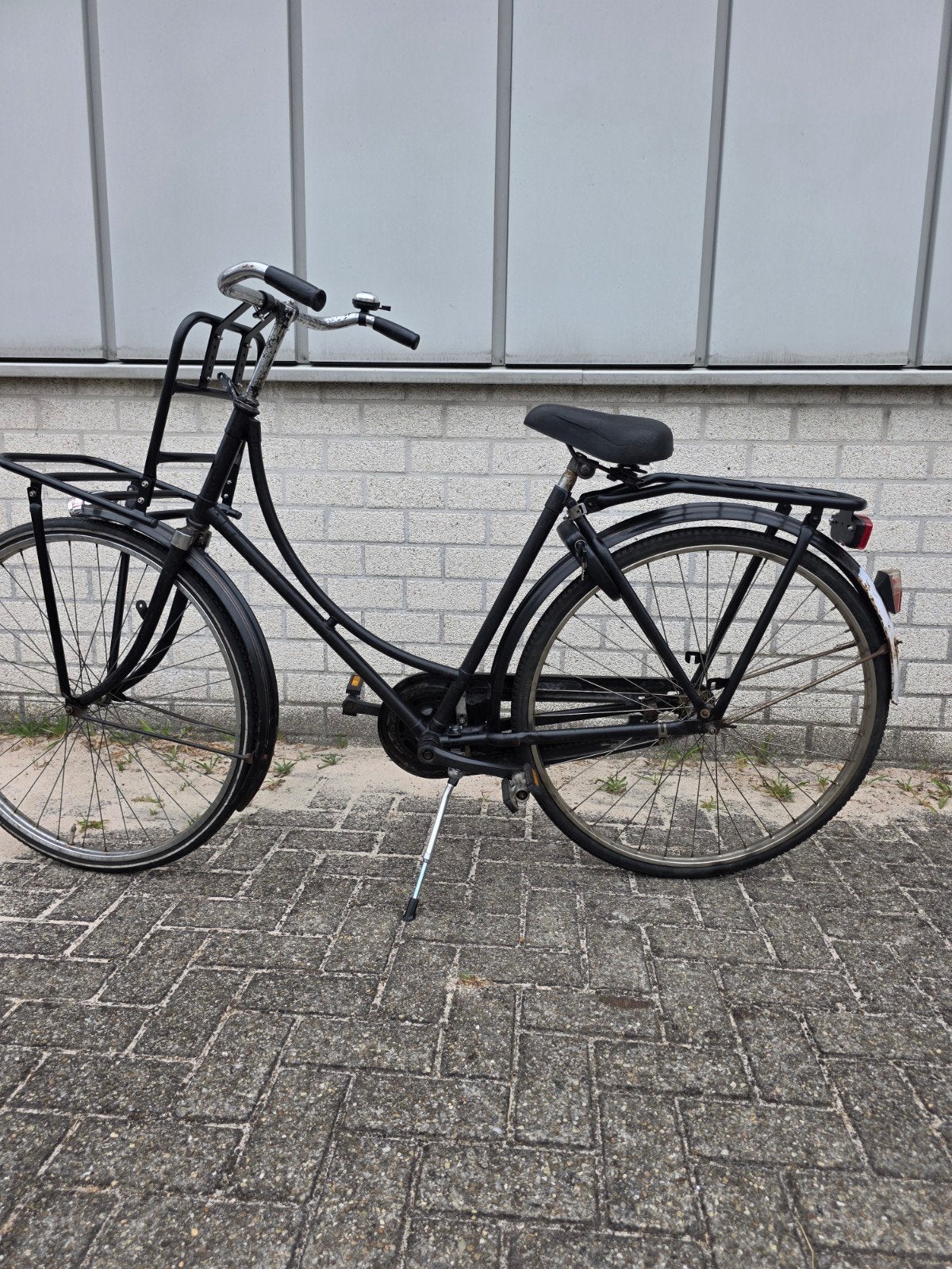 28 Inch Zwarte transportfiets met voordrager en bagagedrager, Fietsen en Brommers, Fietsen | Dames | Damesfietsen, Overige merken