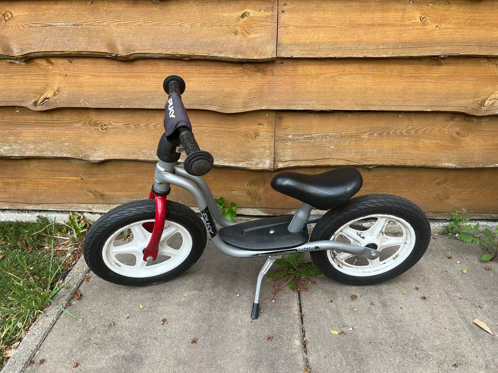 Puky loopfiets, grijs met rode voorvork, Ophalen, Gebruikt, Velgrem, 16 tot 20 inch