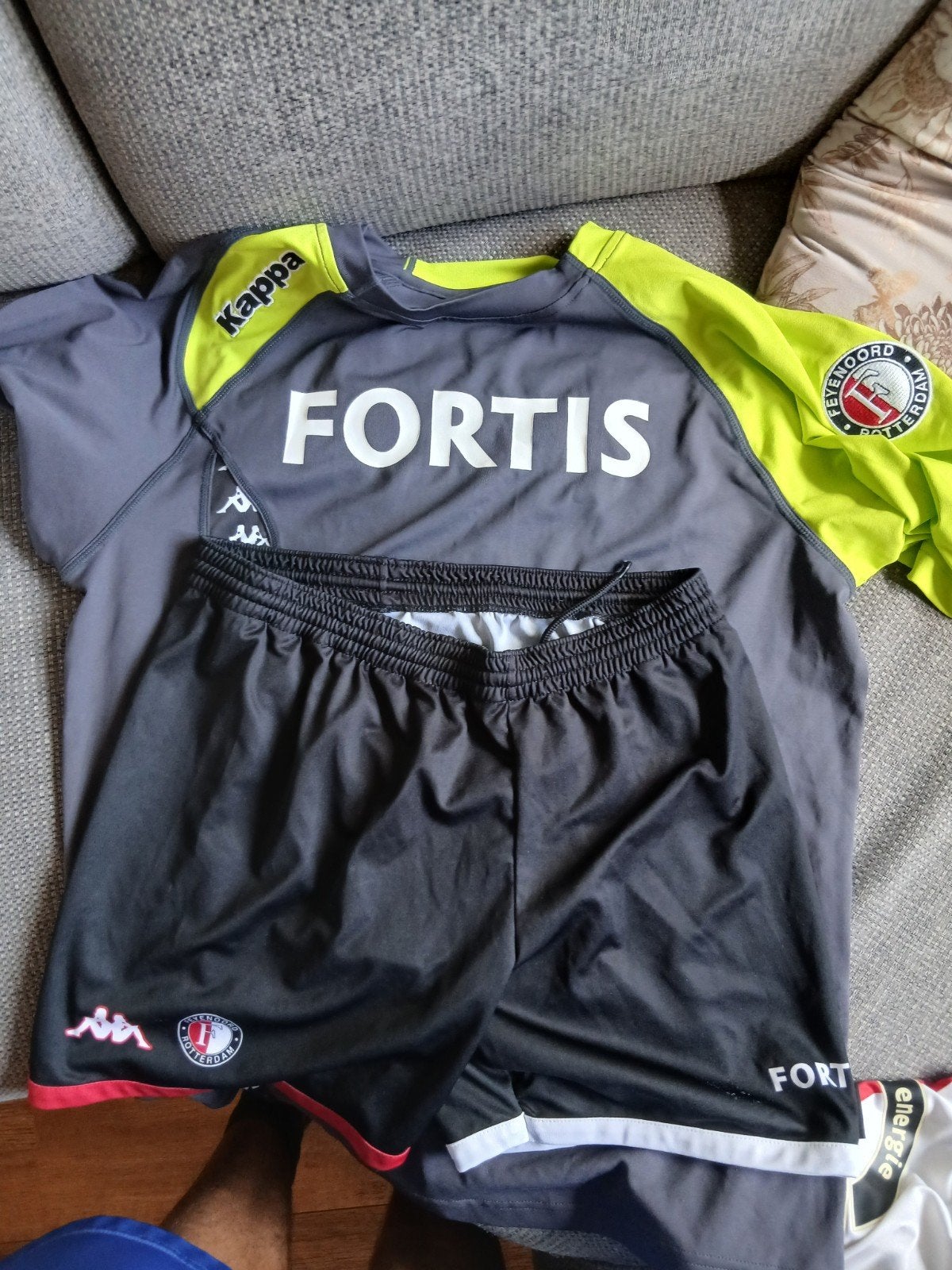 Feyenoord Kappa Voetbalbroekje + traingshirt Zwart Maat M, Kappa, Maat 48/50 (M), Zwart, Ophalen of Verzenden