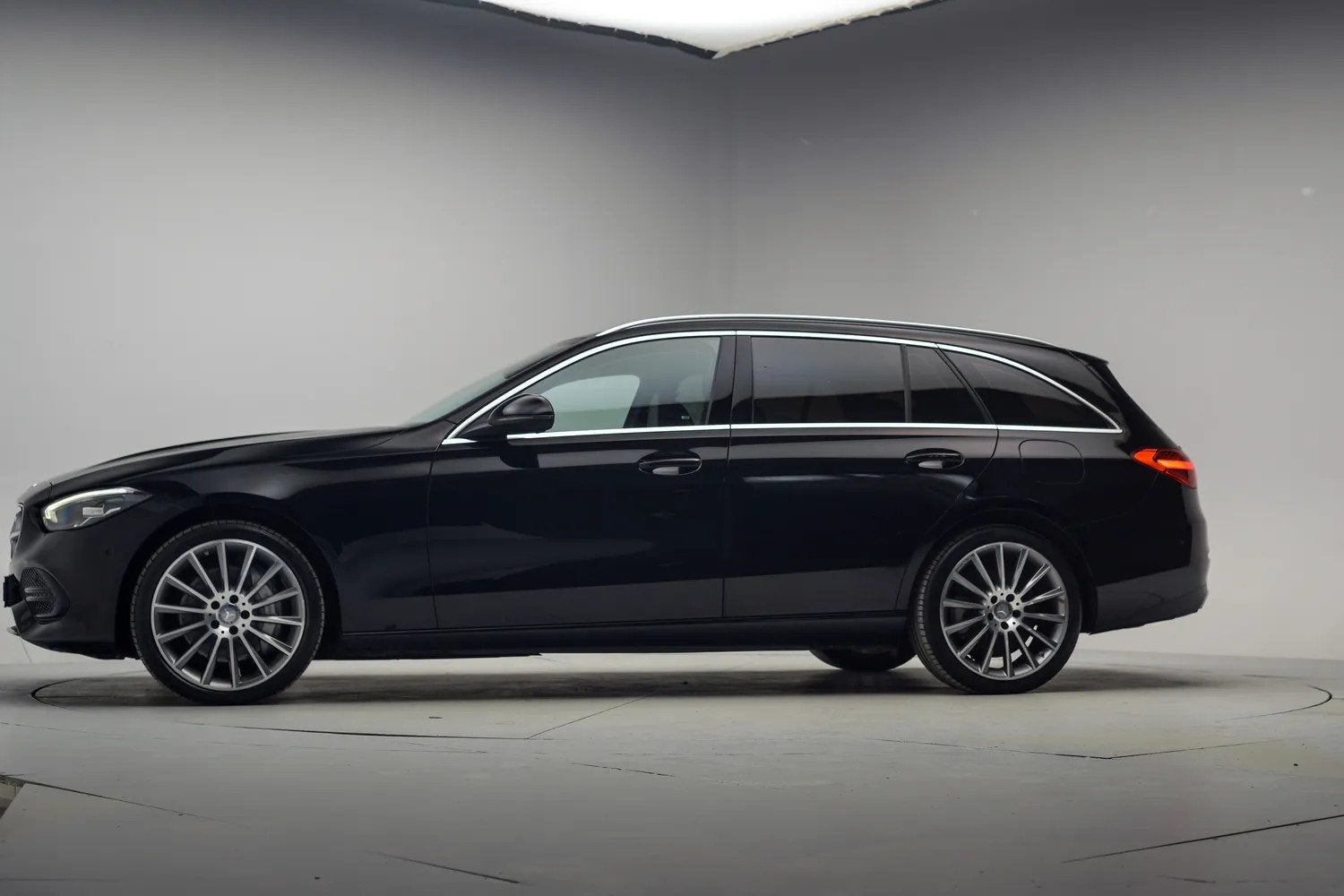 Mercedes-Benz C-Klasse 300 e Business Solution Aut. [ Sfeerv, Auto's, Automaat, 4 cilinders, 167 km/l, 2020 kg