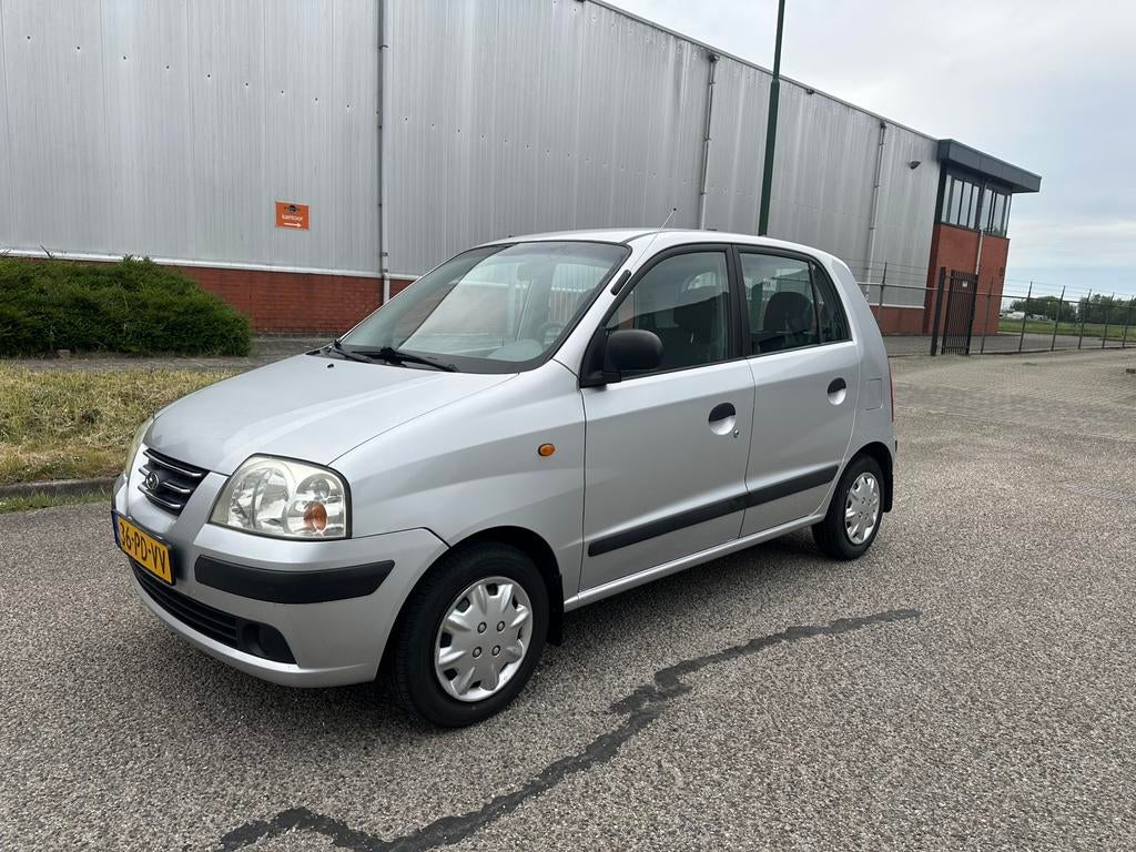 Hyundai Atos 1.1 2004 Grijs APK 5DEURS ELEKTR.PAKKET, Auto's, Hyundai, Voorwielaandrijving, 31 €/maand, 4 cilinders, Origineel Nederlands