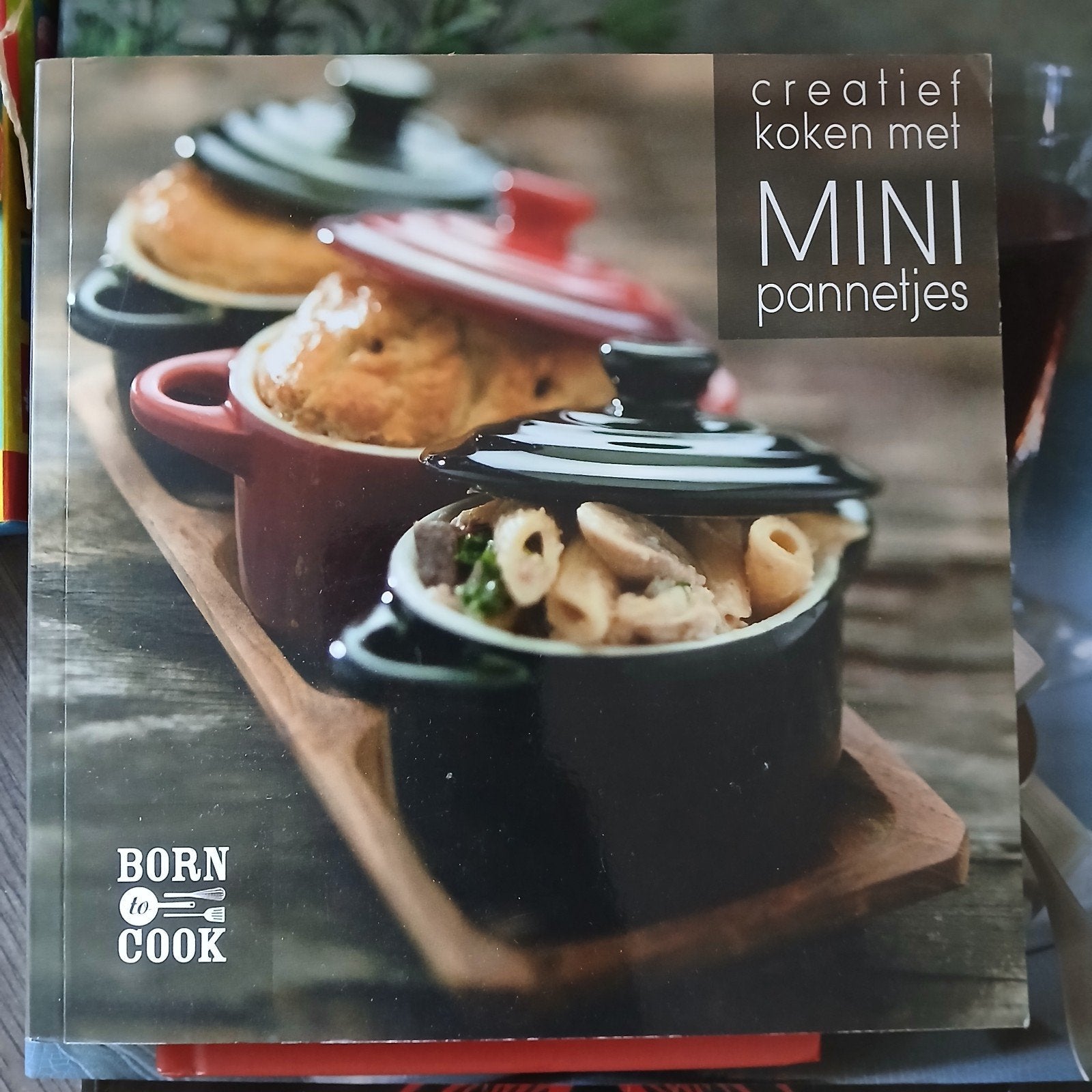 Creatief koken met mini pannetjes - Born to Cook, Boeken, Ophalen of Verzenden, Zo goed als nieuw, Hoofdgerechten