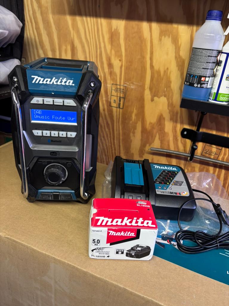 Makita MR004GZ 14,4/18/40V Li-Ion accu bouwradio FM/AM DAB+, Doe-het-zelf en Verbouw, Ophalen of Verzenden, Zo goed als nieuw
