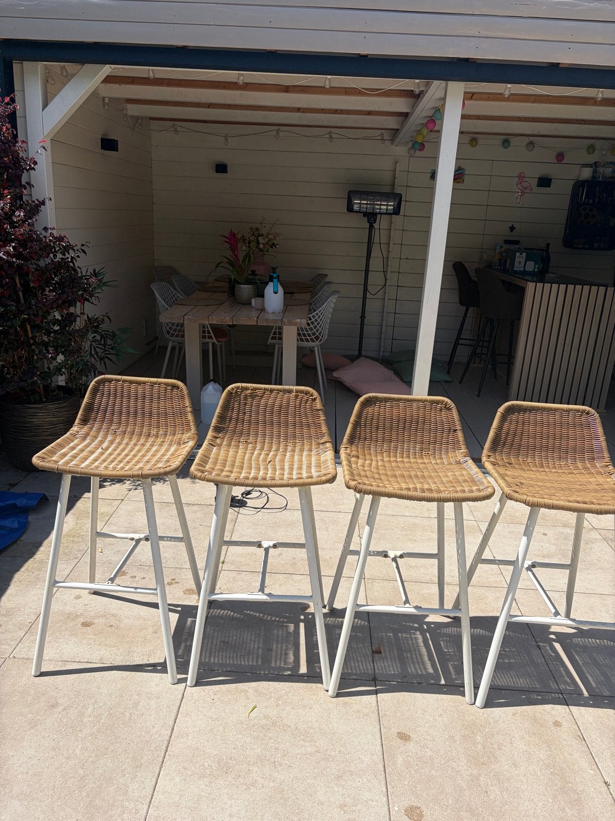 Set van 4 rieten barkrukken met witte poten, Ophalen, Gebruikt, 90 cm of meer, Riet