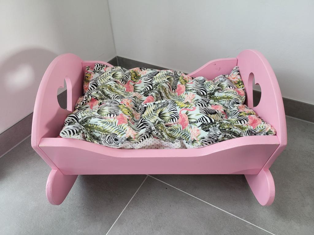 Roze houten poppenbed / poppenwieg met beddengoed, Ophalen, Babypop