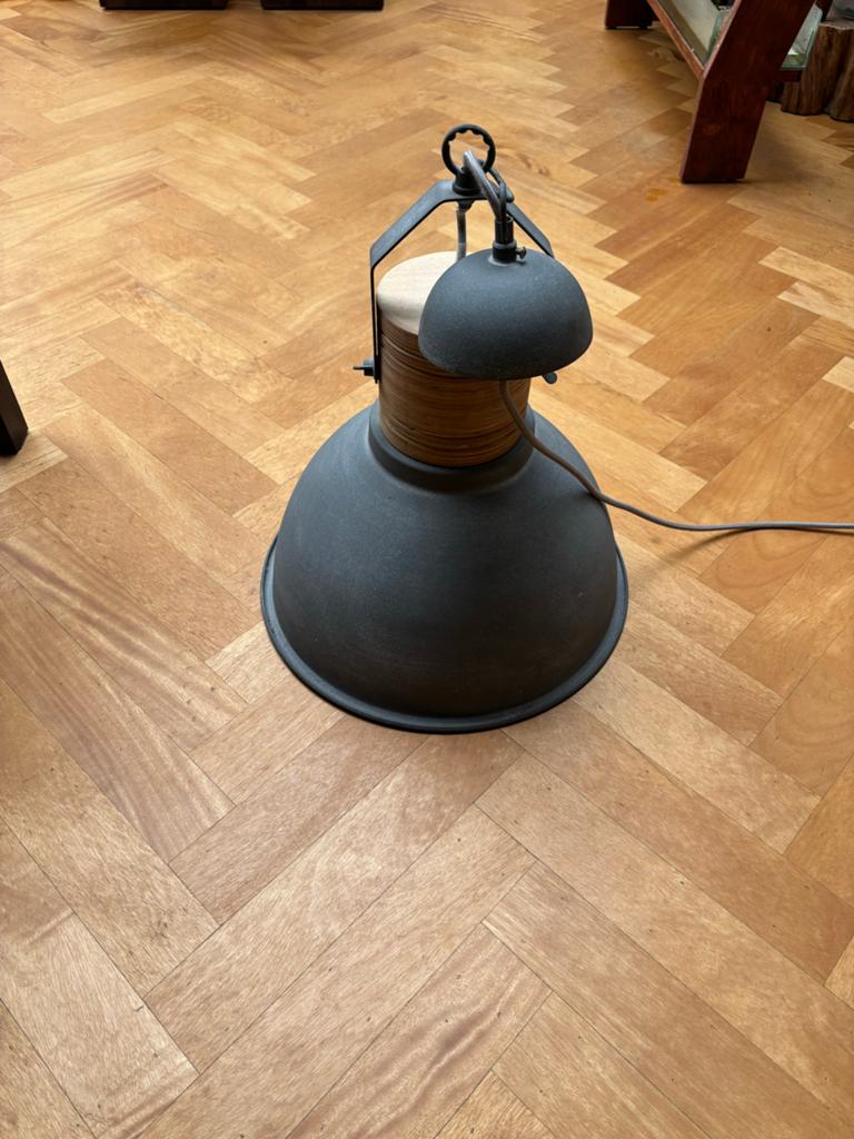 Industriële hanglamp grijs met houten accent, Ophalen, Gebruikt, Metaal