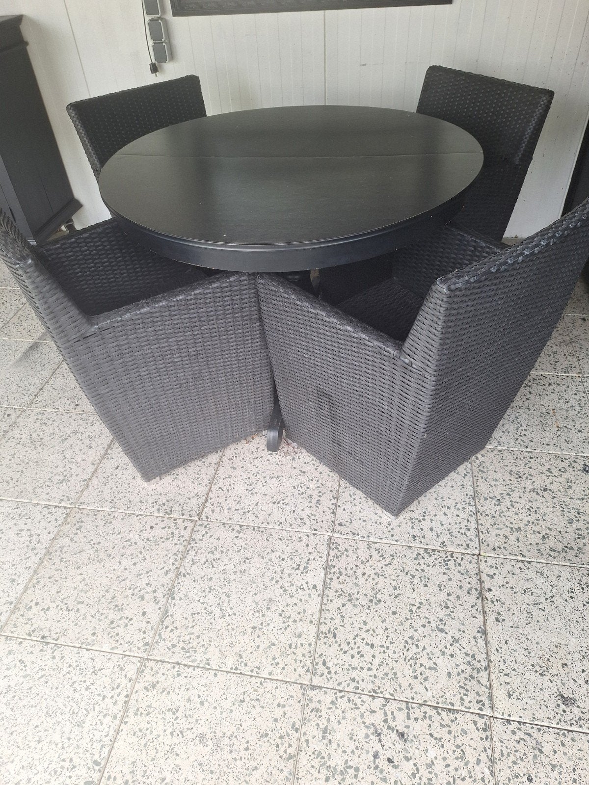Zwarte Wicker Tuinset met Ronde Tafel en 4 Stoelen, Tuin en Terras, Ophalen, 4 zitplaatsen, Gebruikt, Wicker
