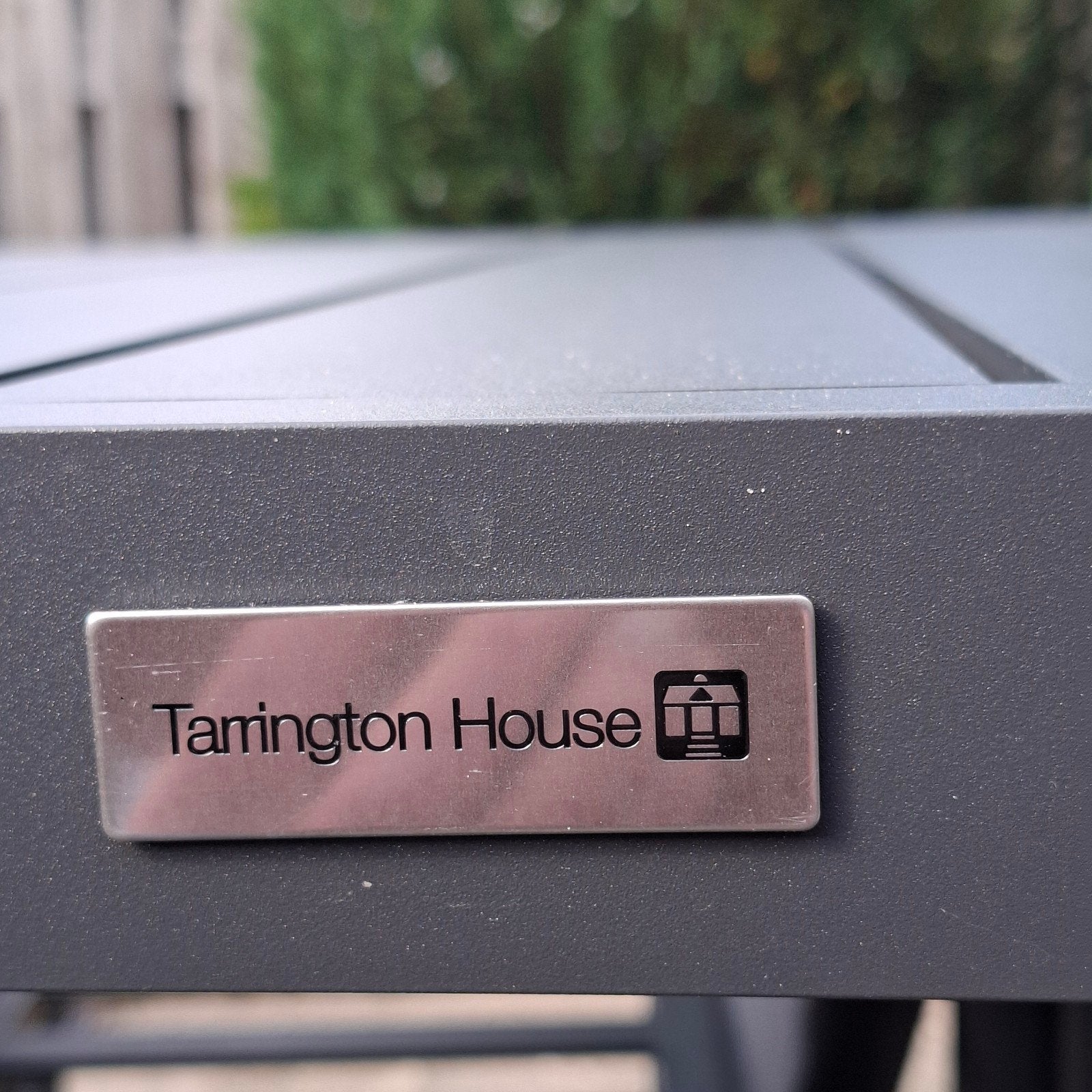 Tuinset.  Taming house