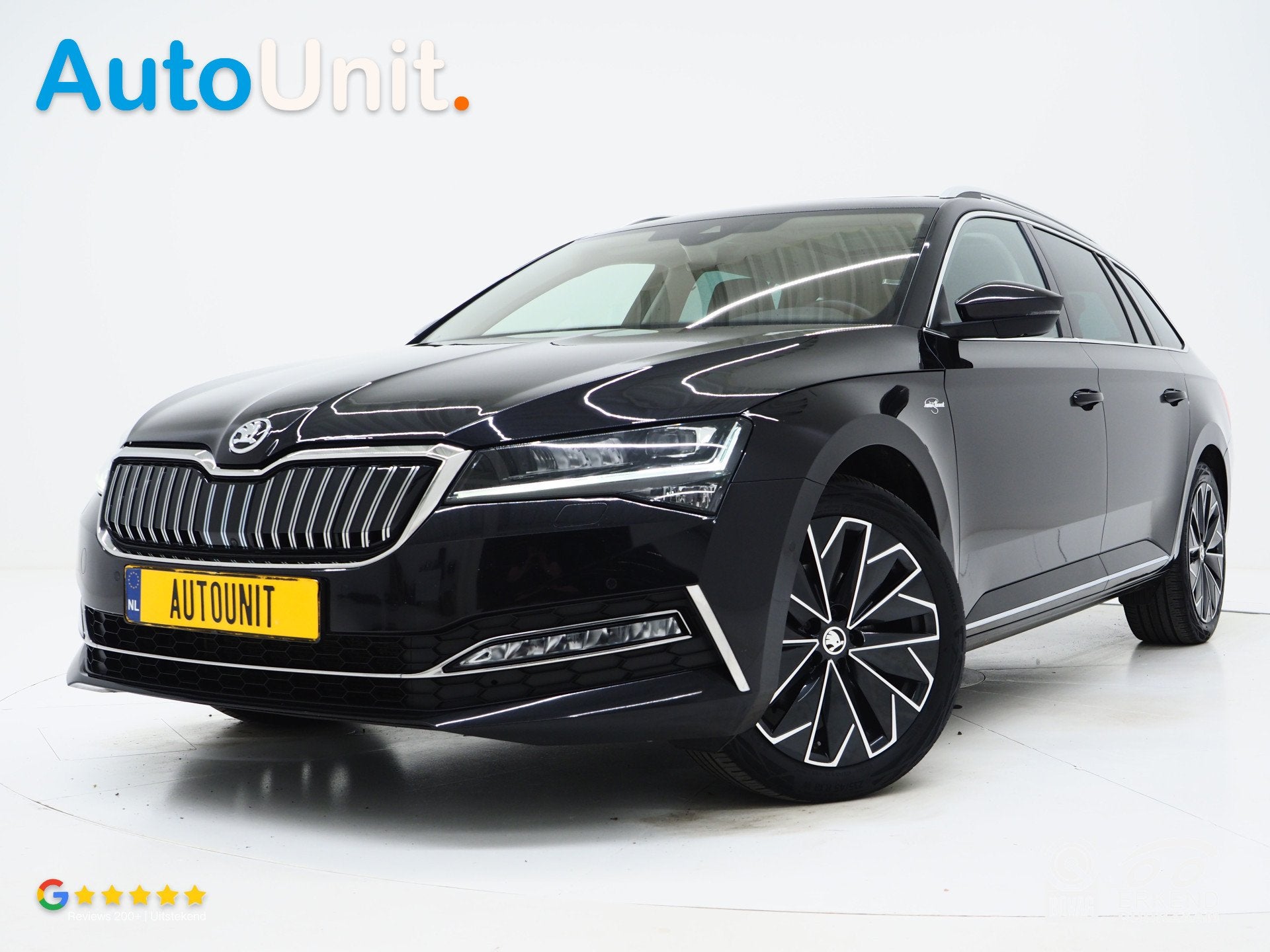 Skoda Superb Combi 1.4 TSI iV Laurin & Klement | Panoramadak, Dealer onderhouden, Gebruikt, Zwart, 4 cilinders