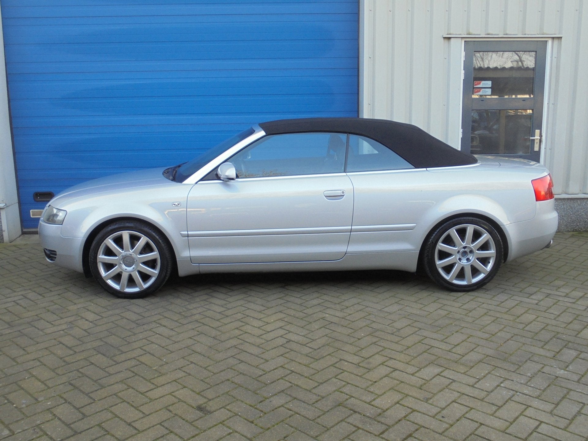 Foto 4 van Audi A4 Cabriolet 2.4 V6 Exclusive TREKHAAK